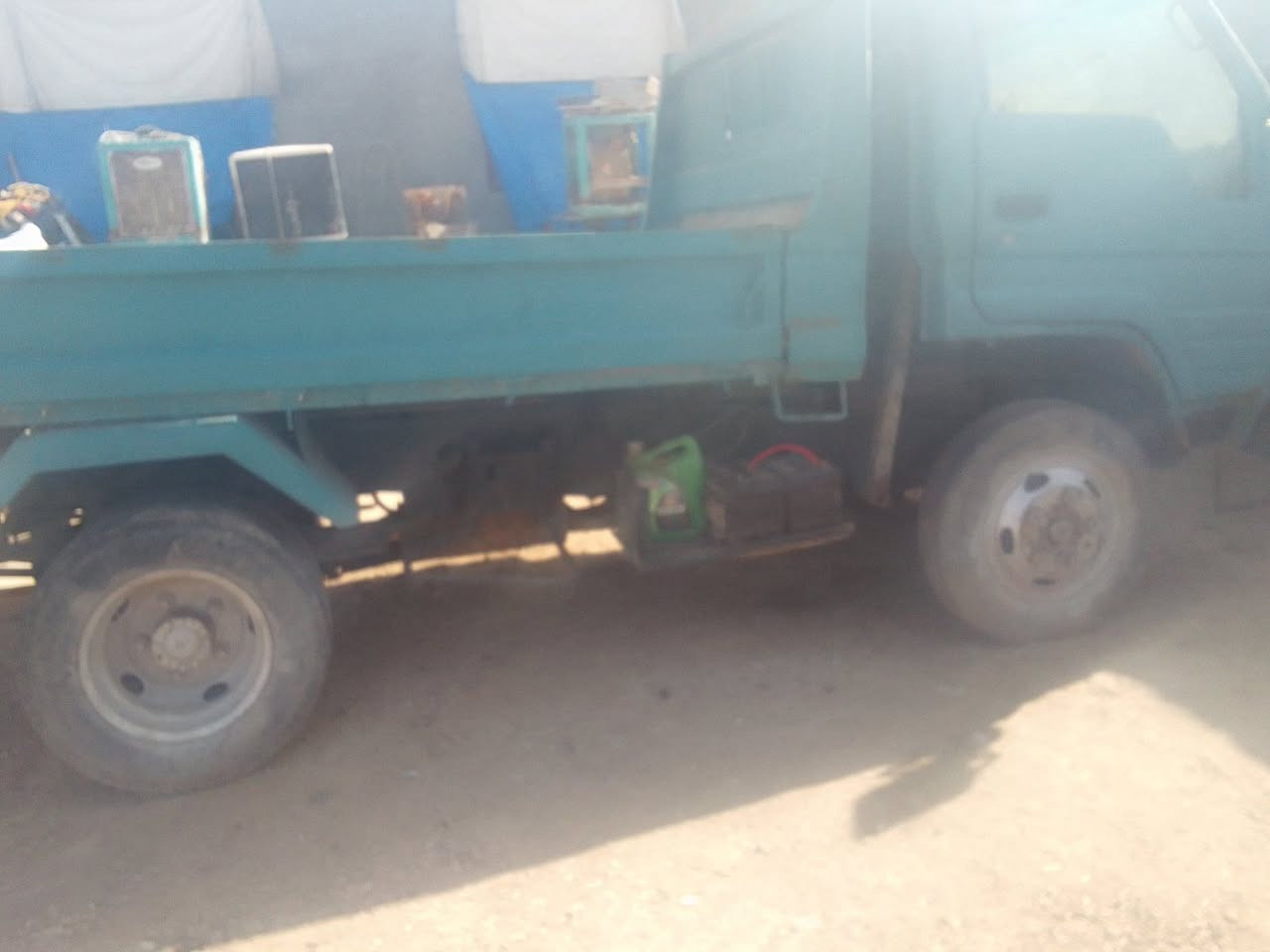 سلام عليكم كنتراللبيع تيوته قلاب موديل 93
مكان بغداد المعامل 
سعر27 وبيه مجال.
***********
