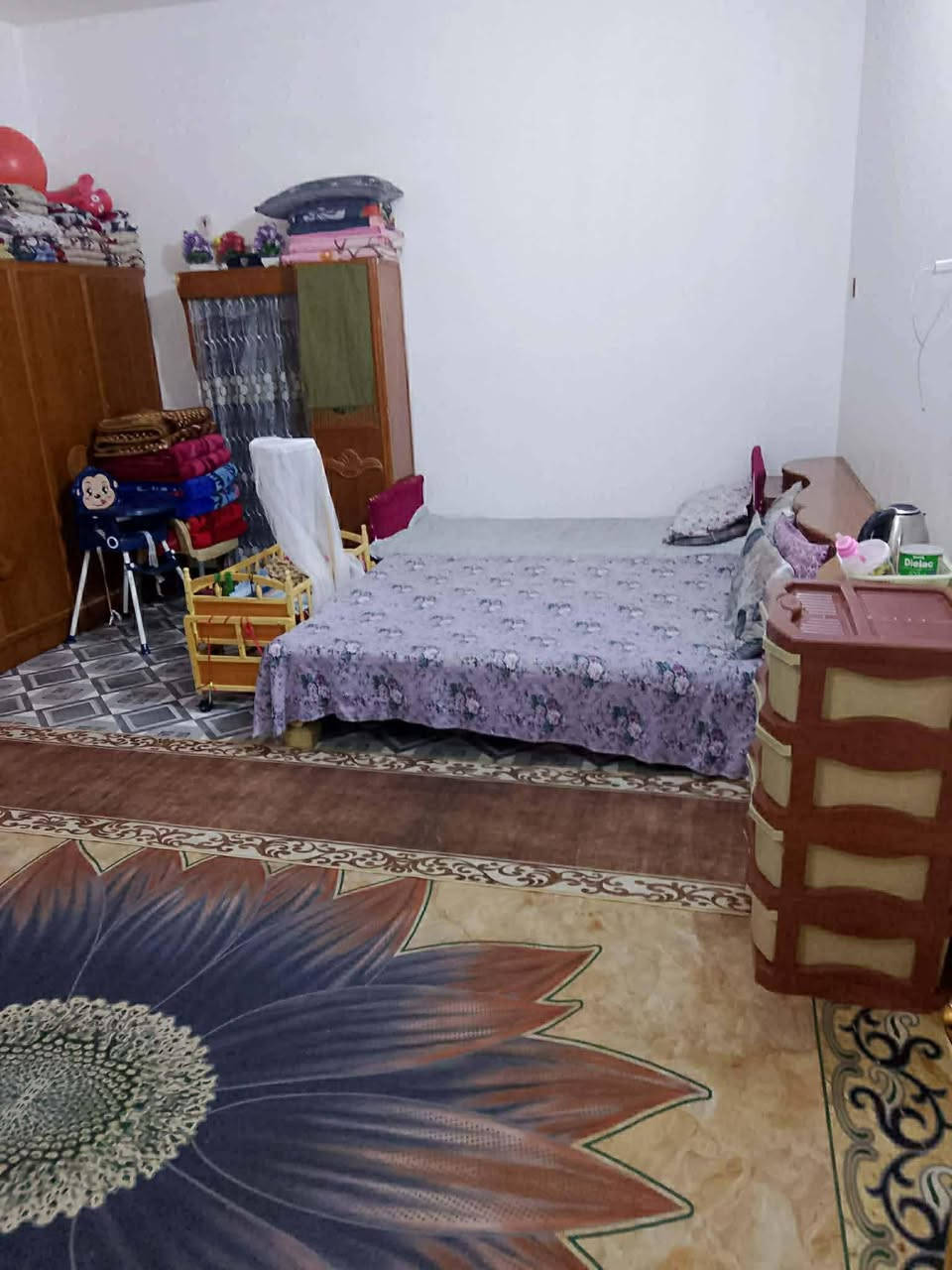 دار مساحة 160 متر طابو زراعي سند 25 تحويل مباشر حله ورديه سيف سعد مقابل شارع المشجر خلف عيادة دكتور احمد الجمل وسط حي سكني متكامل كافة الخدمات شارع عرضه 10 متر السعر 40 مع المجال للاستفسار ***********
