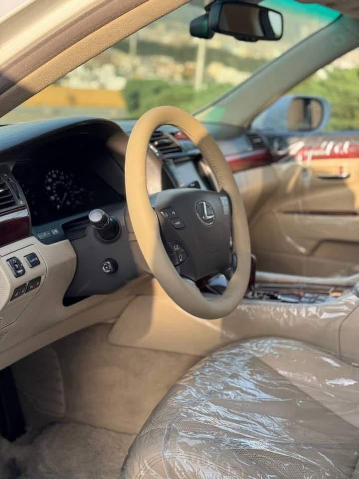 Lexus Ls 460 2011
السلام عليكم لكزز للبيع كلين  فول مواصفات   سرفس عام تخم اطارات اصليه  السياره بحالة الوكاله للاستفسار على الوتساب  ***********
