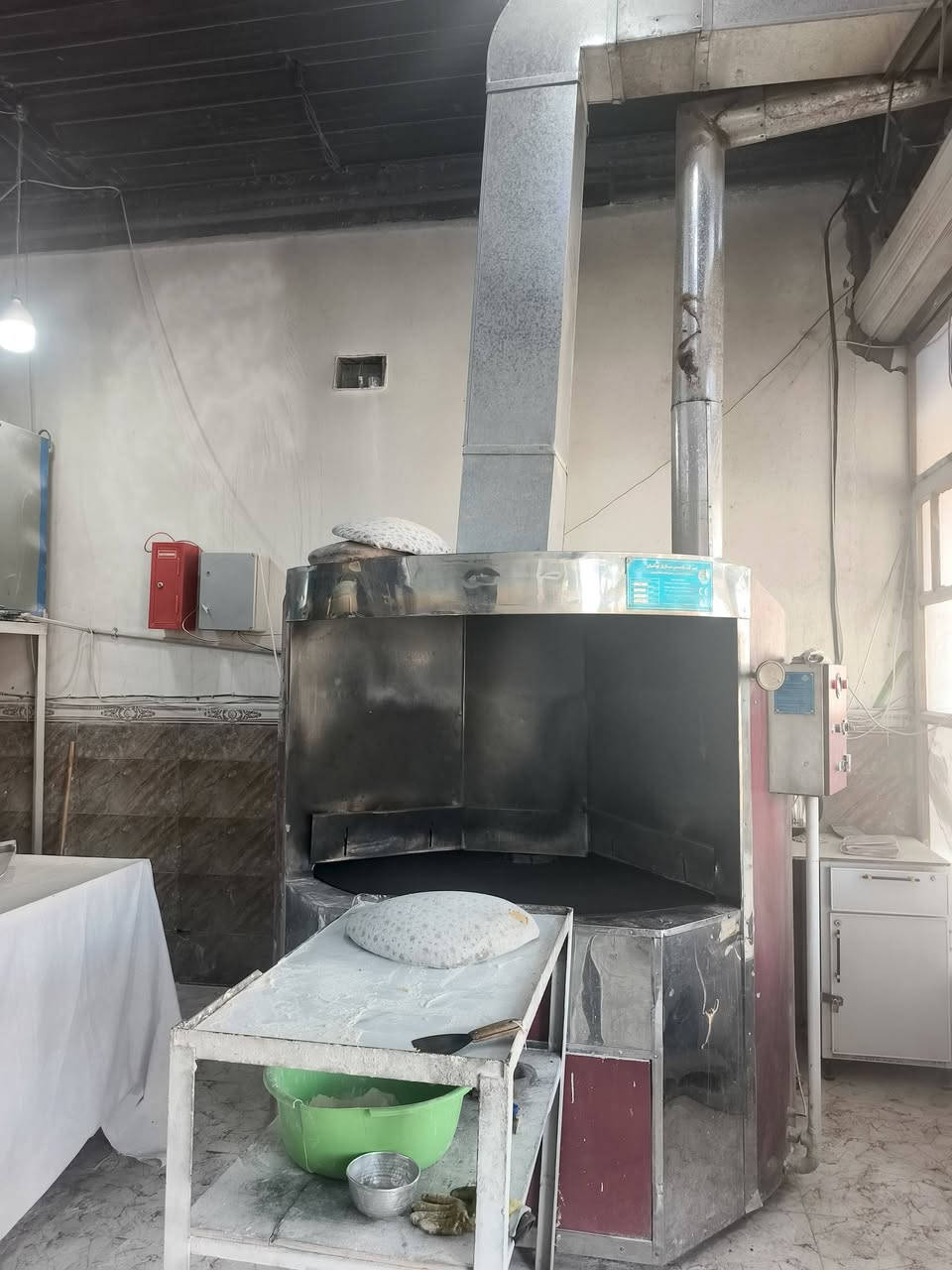 السلام عليكم مخبز للبيع العنوان الانبار/الرمادي/ ال5 كيلو قرب جامع الشهداء مخبز كامل من كلشي يخبز من 1000 الى 1250 باب بدون طلبيات للاستفسار *********** .🌺
