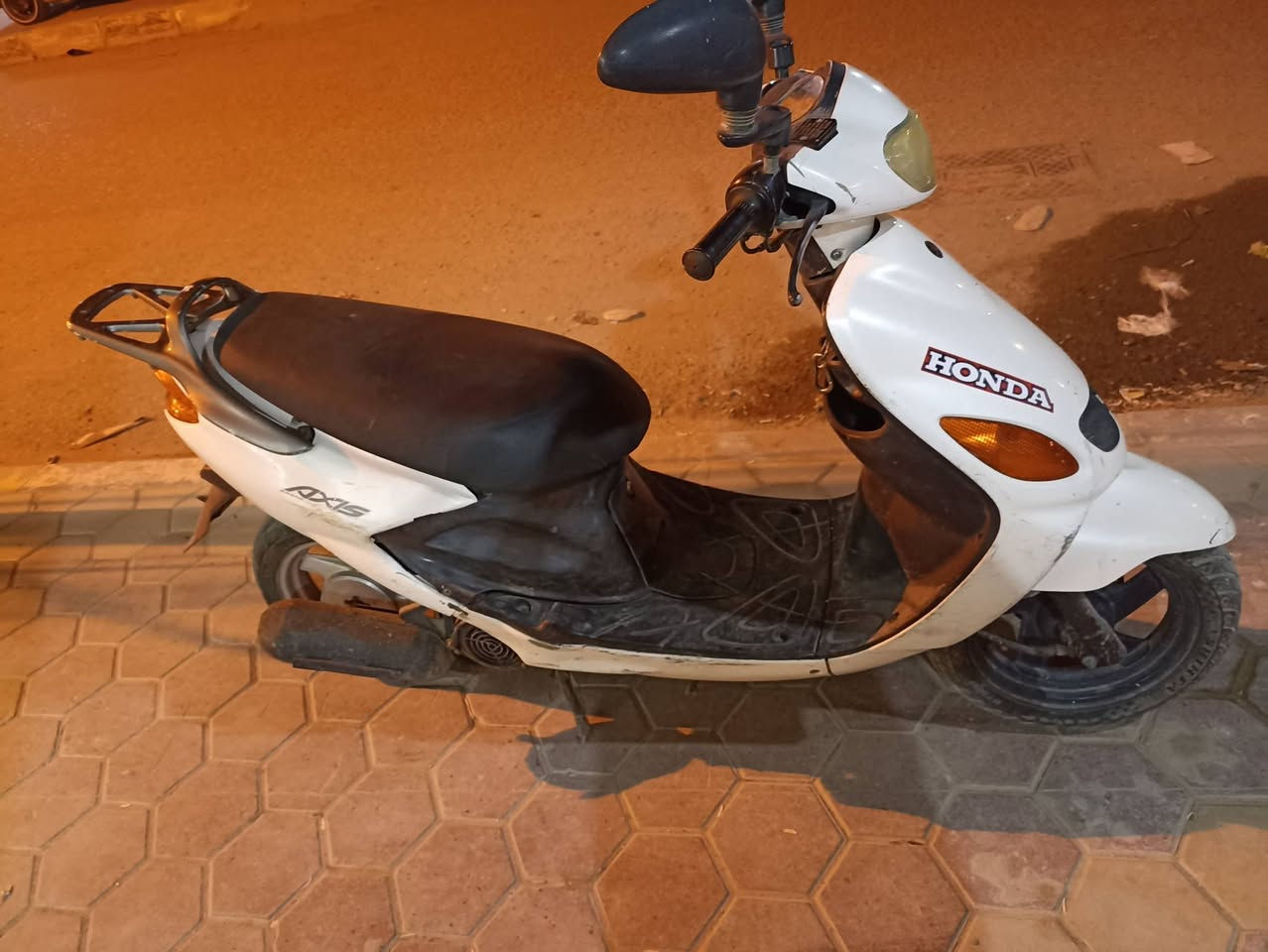 دراجه لكزس نظافه 90% كامل مواصفات كل نقص ما بيها مكاني ناصريه الشهداء ***********
