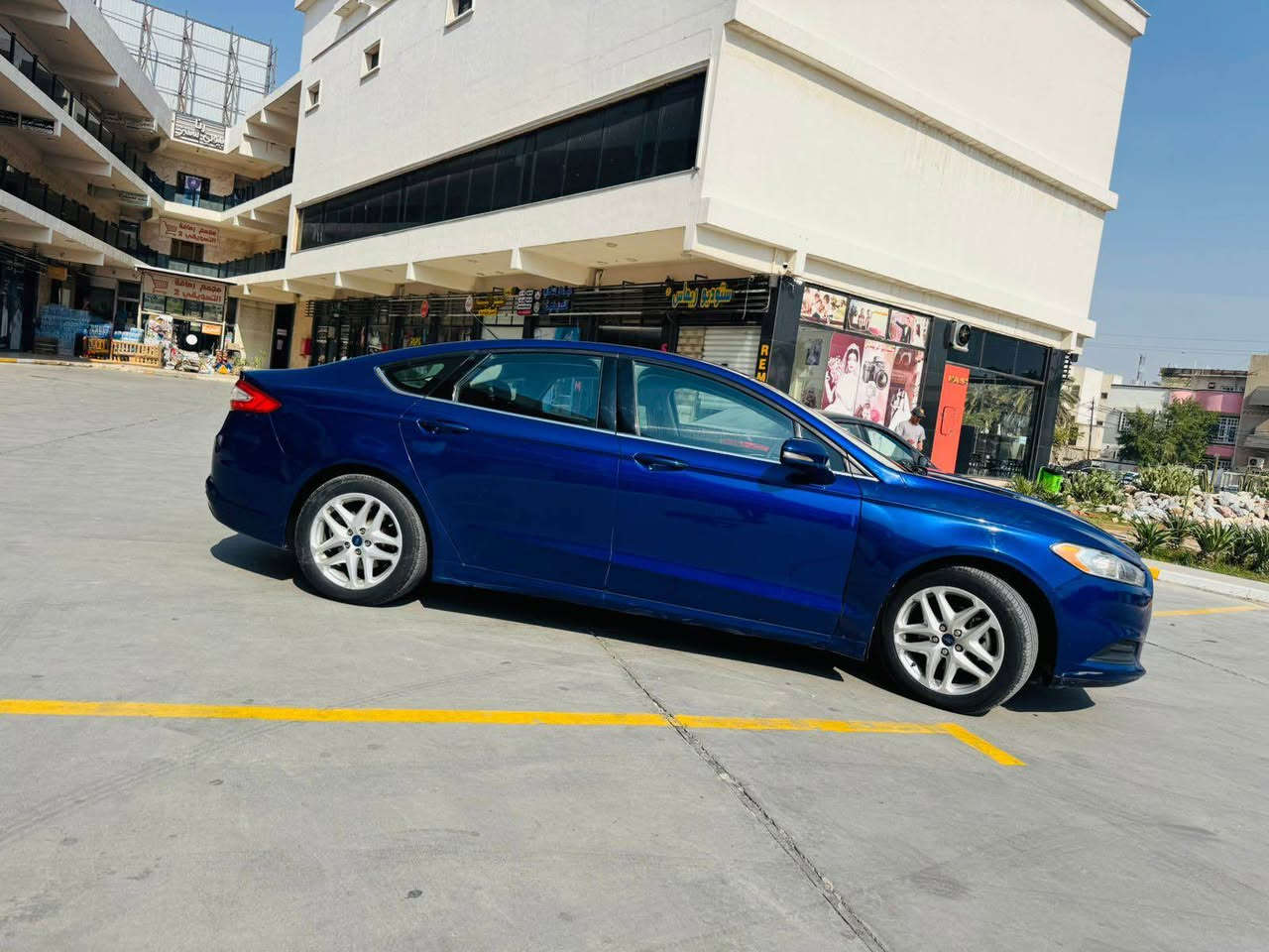 سلام عليكم 
فورد فيوجن 2016 مكينه 2.5 تنفس طبيعي بدون تيربو 
مكينه كير كفاله مواصفات SE 
تحكمات كامل مثبت سرعه شاشه تاب كشنات كهرباء بجم زينون جاهزه بدون اي نقص بيها رش بنيد وباب وجاملغ وقم سنويه جدد رقم سليمانيه بأسمي تحويل وكاله حاضر السعر 110 مكانها العامريه 
*********** بغداد, العراق
