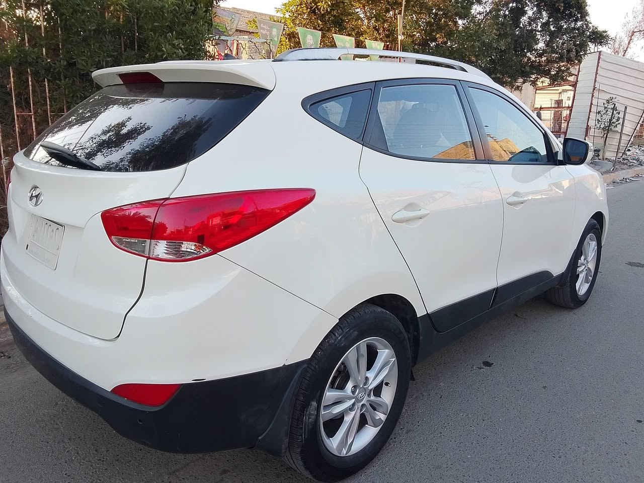 توسان 2012 خليجي  رقم بغداد 
 السياره جديده من كير محرك كفاله  
بعدهي ع وضعهه الشركه كتلوكات الشركه وياهه  
رايدهه ب 126  مكاني بغداد ***********  واتساب بيهه باب السايق كلير 
جديده شكد متصور
