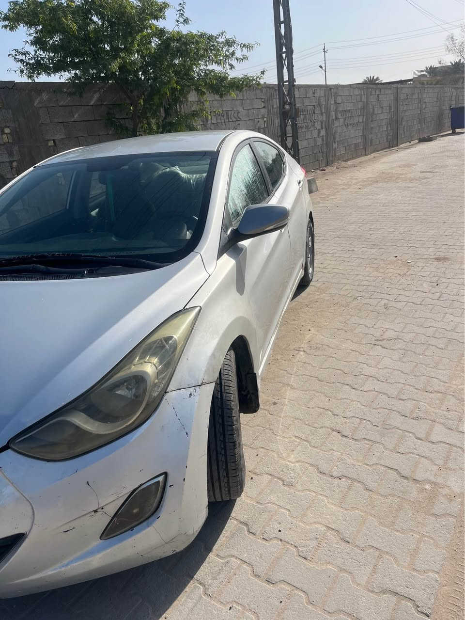 السلام عليكم هونداي افانتي مديل 2012 السياره وارد كوري يعني ما اكفلك البدي من الصبغ السياره بيها طخه بسيطه بالبنيد اكفلك الشواصي والعيب الشرعي و اصوليات السياره مكينتها توها مجفته تجفيت مضبوط وكير مالتها نعمه من الله وحداديه اماميه جديده وتايرات جدد هستوني شادهن حتى السبير جديد وسياره توها صاعده هزه يعني معاملتها ما تعبك من داور بس تحول باسمك 
السياره بيها حساسات 4خلفيه 
وكامراه اماميه وخلفيه 
وشاشه بالمرايه الوسطيه تعرض الك نضام كار بلي واندرويد اوتو
وتحكم بالستيرن
ونضامين قياده ECO و نورمل 
السعر 87 وبي مجال للشراي 
*********** البصرة, العراق
