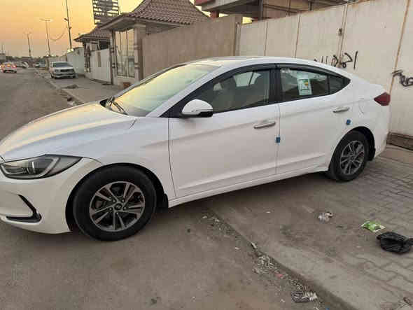 السلام عليكم للبيع سياره موديل 2017 وارد خليجي مواصفات ماكينه 2000 رقم اربيل سنويه منتهيه محافظه البصره قطعتين صبغ 
***********.         السعر 123
