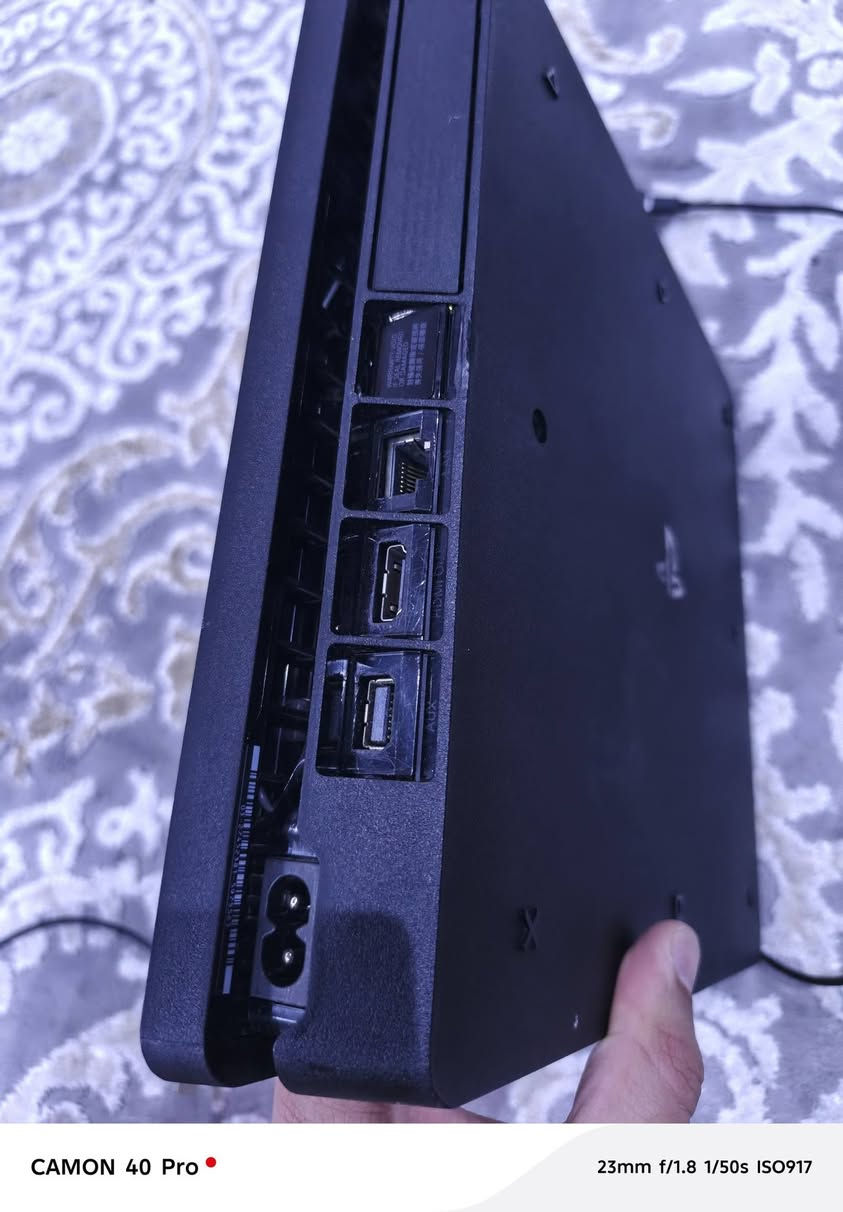 بلي 4 سلم مهكر نضيف بيه 7 العاب
1 تير مع يدات عدد 2 وكابلات
عنوان بغداد ***********
السعر 250
