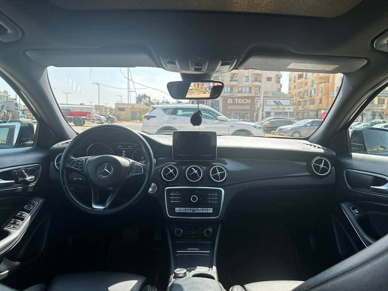 نزلت سعرها لسرعه البيع
مرسيدس Gla200 Hatch back  موديل ٢٠٢٠ 

العربيه زيرو فبريكا معادا الازاز بتاعها فيه شرخ 

استعمال طبيب حرفيا 

عداد 134,000km

صيانات توكيل

فتحه سقف بانوراما 

مالك اول 

رخصه ٣ سنين مرور اكتوبر والمعاينه في اكتوبر


**إذا كنت صاحب هذا الإعلان وتريد حذفه لأي سبب، رجاءا أرسل رسالة إلى الدعم الفني**