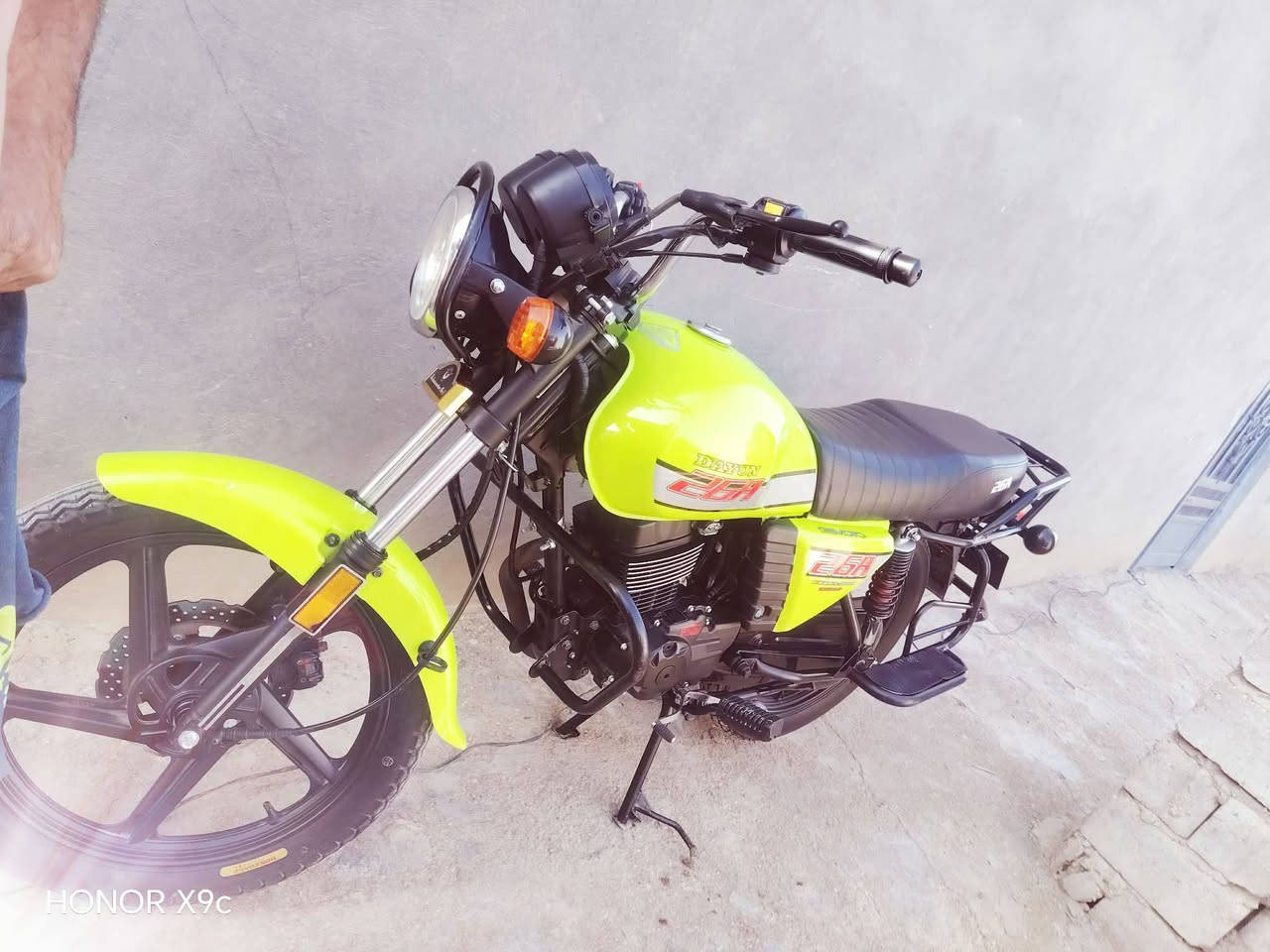 السلام عليكم دايون للبيع موديل 25كفالة عامه بعده بحالت لوكاله شوفت عينك اوراق سكنر 
مكاني الحمزه الغربي شراي بيك خير ودلل تعامل لاتعبني ولاتعبك رجائن ***********
سعر 1450وبيه مجال
