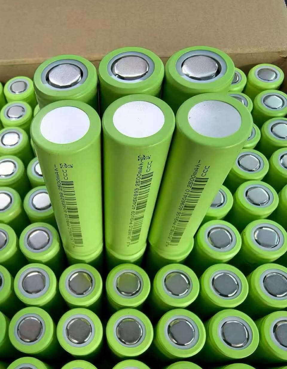 LS LR18650LD 3.6V 2500mAh Lithium batteries 2500mAh Lithium ion battery pack Max.Discharge Current(C)30A
Specification:
Model: LS LR18650LD 3.6V 2500mAh cell
Type:18650 3.6V lithium-ion rechargeable battery cell
Nominal Capacity:2500mAh
Cell Voltage:3.6V
Used for:Electric bicycle,Power bank,Electric bike,Electric toy car,Electric scooter,Energy storage power, sweepers,rechargeable fans, Trolley speaker, LED desk lamps,LED headlights,Solar energy storage,Solar light,Powerful torch,Medical device,Vacuum cleaner, trolley speakers,Skateboard,Balance car,Twist car,Electric drill, Electric tool, Electric Vehicles,Laptop,Model airplane, Electric fan,Flashlight,Bluetooth speakers,Solar street lights,Instrument equipment.etc.


**إذا كنت صاحب هذا الإعلان وتريد حذفه لأي سبب، رجاءا أرسل رسالة إلى الدعم الفني**