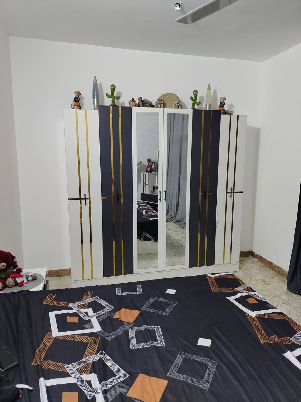 أغراض مستعملة للبيع
كاونتر جديد
غرفة نوم جديد 
جرابي أطفال
الاتصال على الرقم ***********
