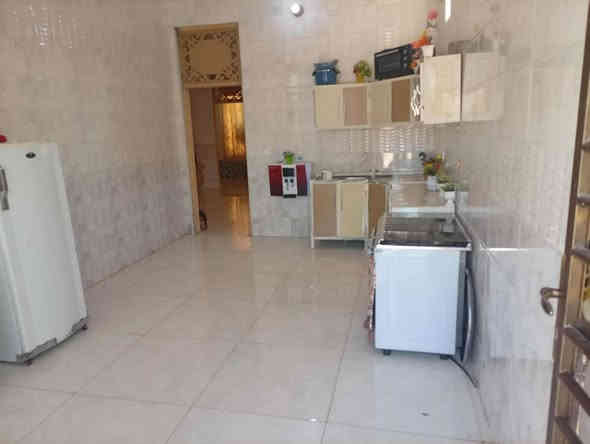 سلام عليكم بيت مساحته 500 متر يحتوي عل غرفتين نوم وصاله وهول ومطبخ وصحيات عنوان ورديه خارج مقابل شارع المشجر ملاحضه البيت بناء حديث صار 4 شهر من كامل لاستفسار ***********    ***********
