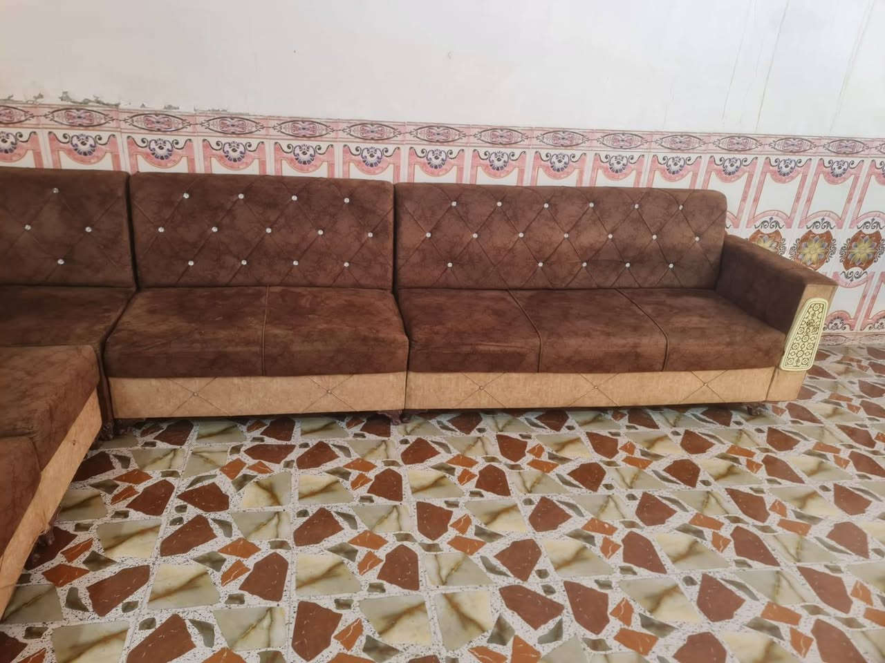 ديوان للبيع 10مقاعد ما بي اي ضرر تسكام سعر 225وابي مجال العنوان نجف البراكيه يوجد توصيل داخل النجف بكروه السفسار ***********
