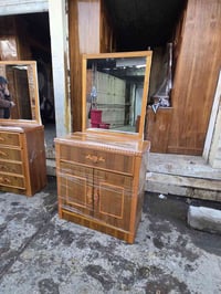 ميز تواليت • جديد • قفل وتوصيل