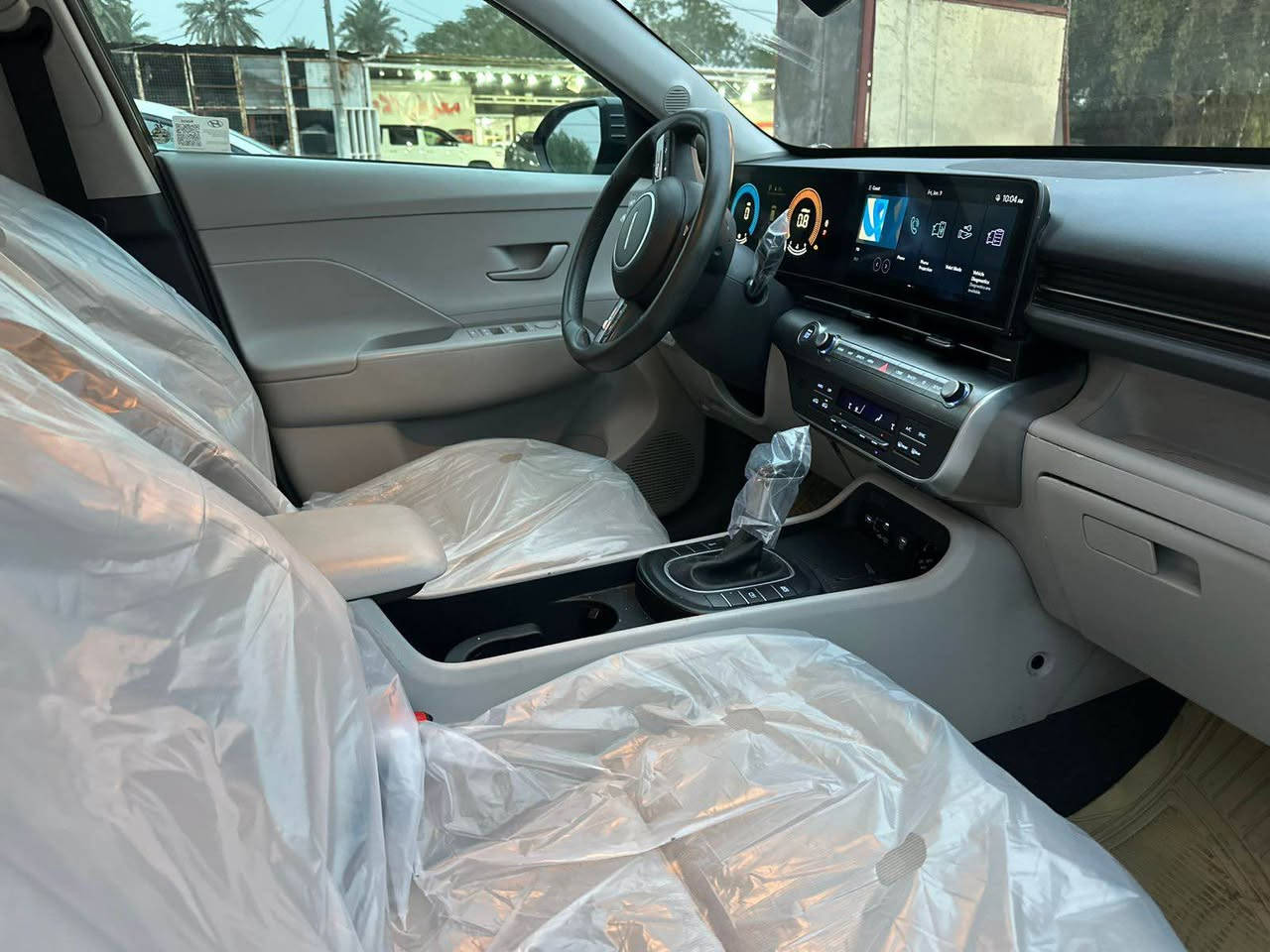 ✨ كونا 2024 لون إسمنتي ملكي  بدون رقم منفيس بأسمي✨🚗

للبيع كونا وارد موديل 2024لون إسمنتي ، ناعمة جديده بوضع الشركة ماشيه 8ميل فقط 

الحادث موضح بالصور 

⚡ ماشيه 8  ميل بس! يعني بعدها ما مشت حرفياً.

🔹 المواصفات:

 • شاشــة جبيرة متّصلة

 • أنظمة قيادة متكاملة

 • تحكمات ستيرن كاملة

 • رادار أمامي

 • حساسات أمامية وخلفية

 • تدفئة كشنات + تدفئة ستيرن

 • نظام توقف ذاتي

 • تحديد مسار

 • السيارة بوضع الشركة 100%

💰 معروضه بسعر مناسب 

و بي مجال بسيط للجادّين فقط

📞 للتواصل: …

***********☎️

***********☎️ بغداد, العراق
