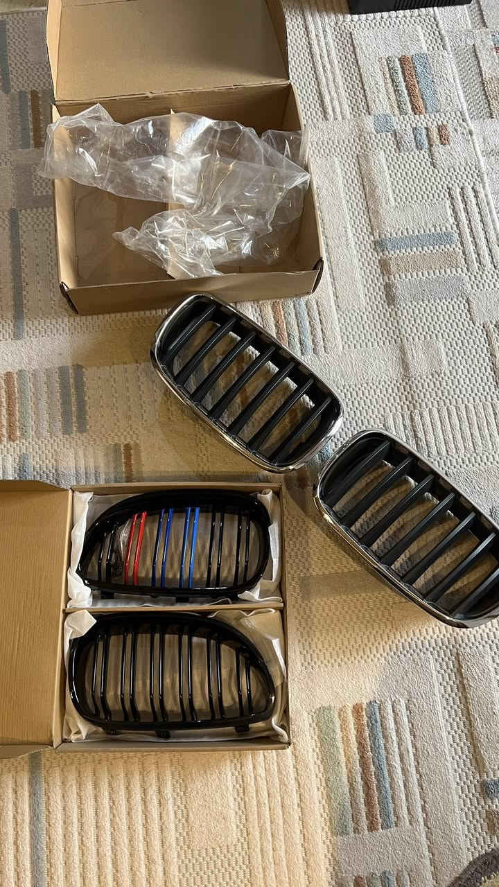 سلام عليكم شباك bmwm e60 و e70 x5
للبيع الواحد ب ٦٠  e60 تجاري بس بعده جديد اشتريته و ما شديته على سياره و e70 مبدل سابقاً چان على سياره 
واتساب ***********
