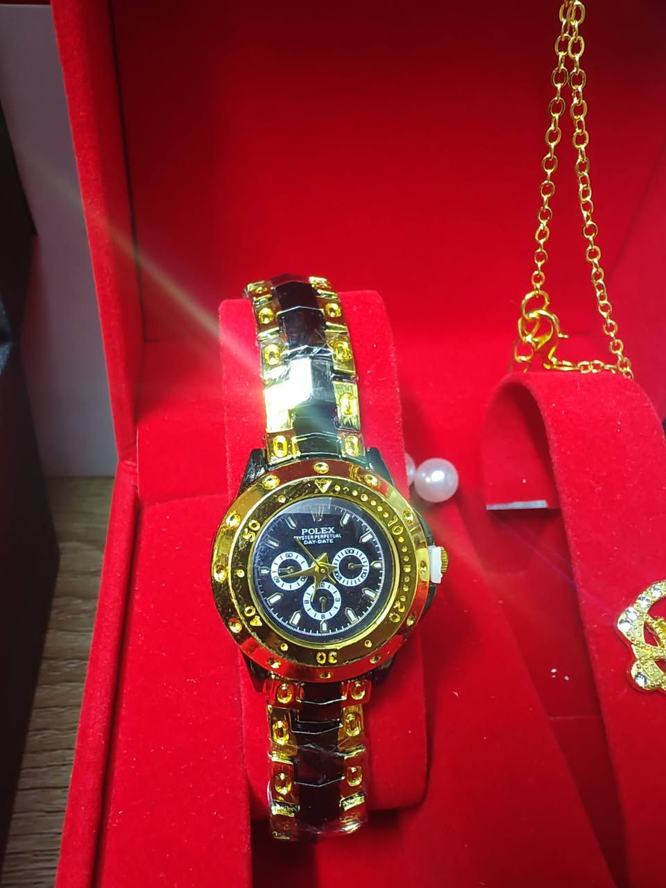 #تخفيضات 🥳🥳
#ساعات رجالية ونسائية السعر8 الف فقط 
#متوفر بكمية محدودة 
#مكتبة ن والقلم✍💼
#زورونا 🥳🥳🥳🥳
#المكان مجمع نخبة بسماية الطبي 
#هدايا ألعاب لوازم دراسية طباعة كبس هويات حجوزات الكترونية 
***********📞 للحجز والتواصل
