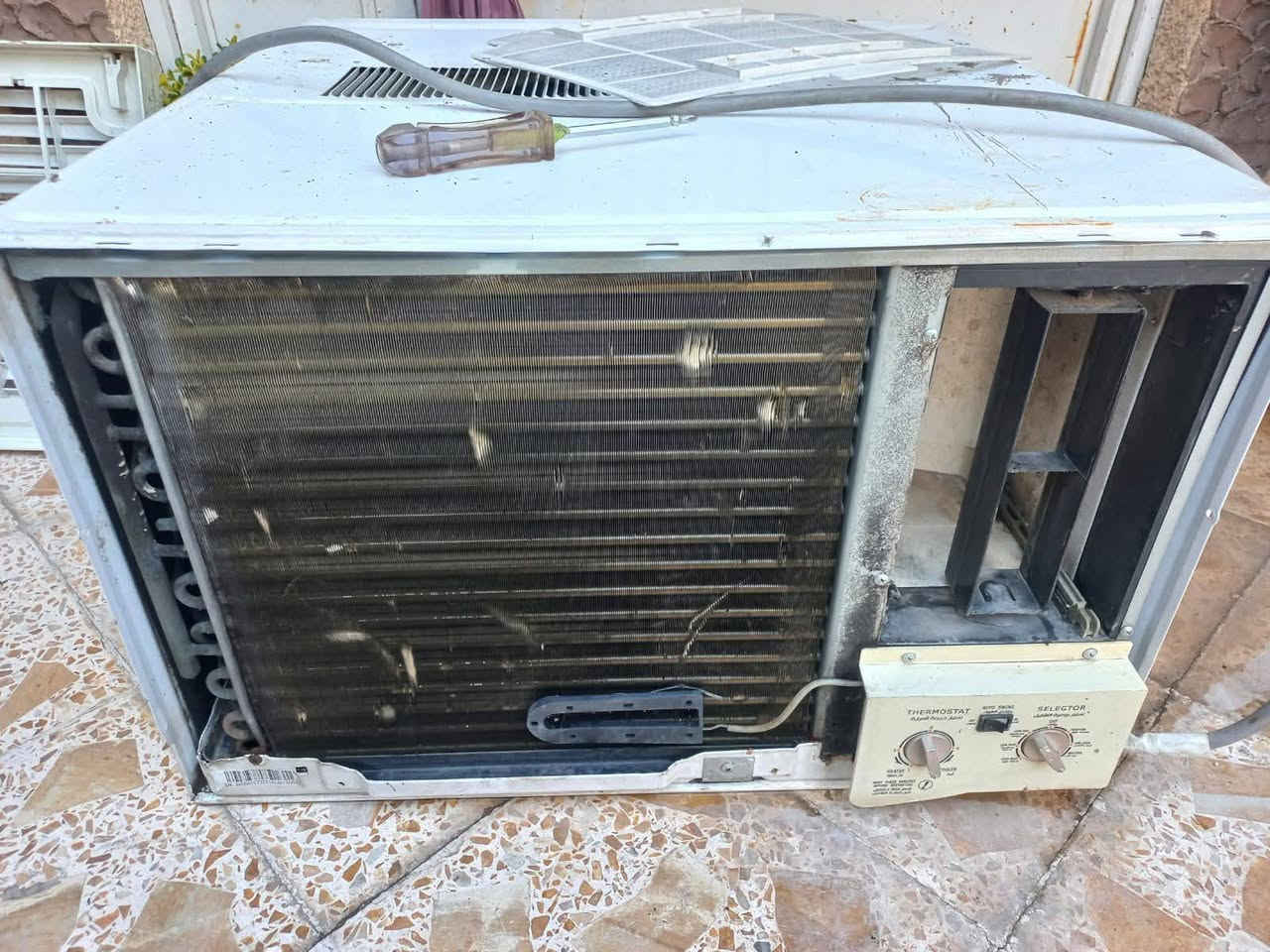 السلام عليكم ورحمة الله وبركاته 
للبيع 
مكيف جبسون 2طن حار بارد شغال نضيف 
تفحص يلا تاخذة العنوان بعقوبة التحرير شارع الحسينة 
سعرة 250 بي مجال أن شاء الله للاستفسار ***********

