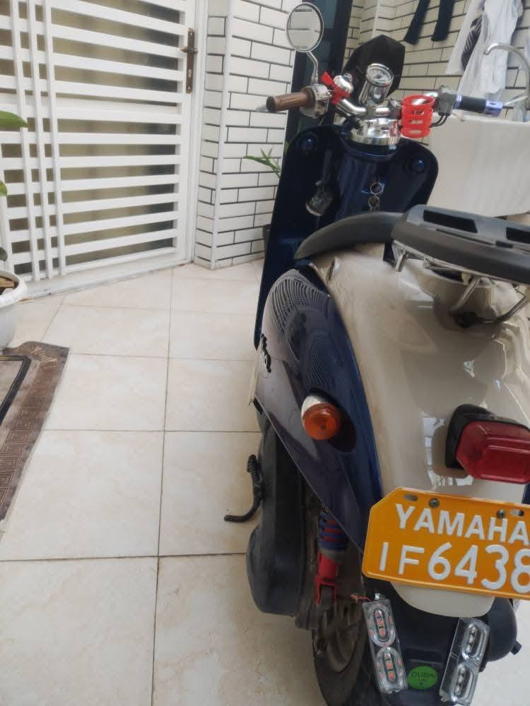 سلام عليكم دراجه عبد الحليم نثيه نضيفه كفرات كله اصلي لون نيلي تشتغل هندر وسلف  كهربائيات شغال زوج تاير جديد السعر ٣٥٠ العنوان بغداد الشعله الرقم ***********
(بسبب الوعود الكاذبه)
