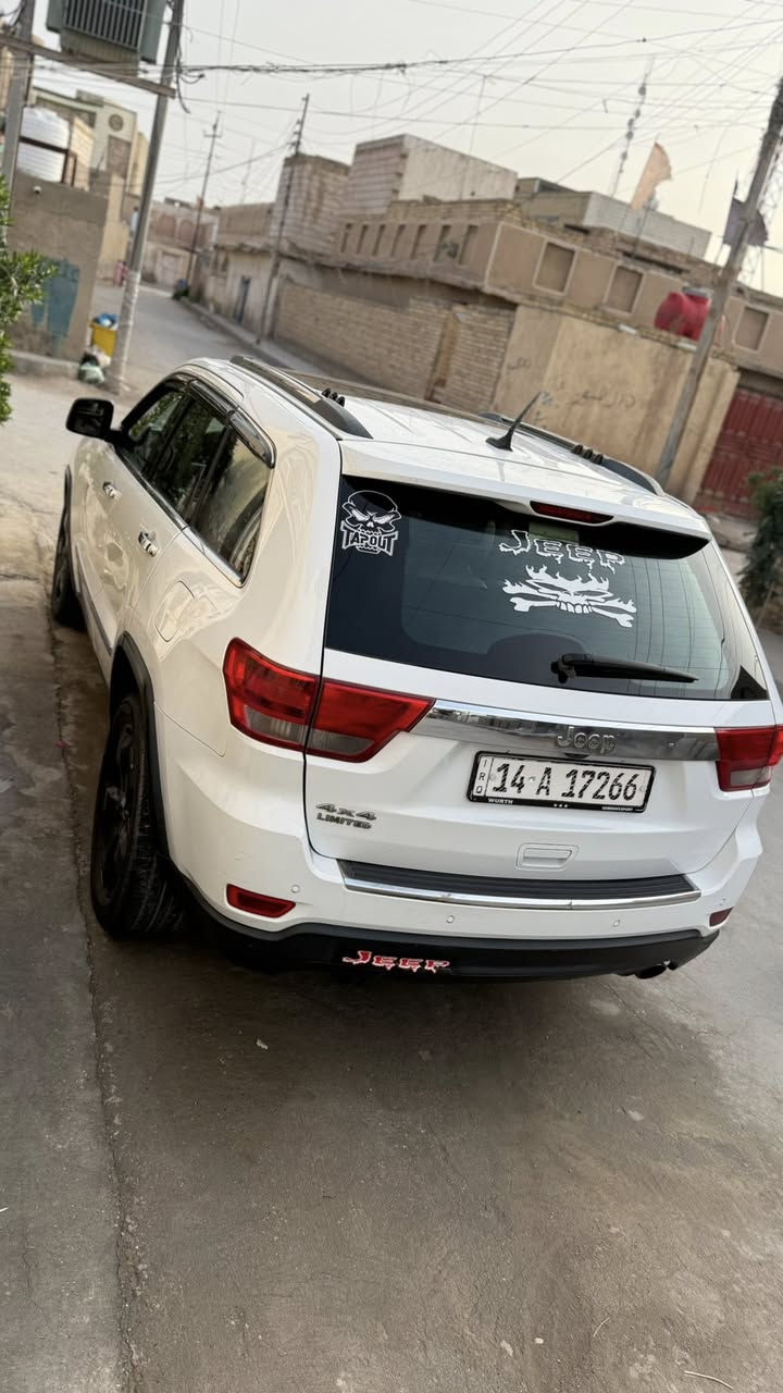 سلام عليكم اخوان جيب كراند شيروكي  مديل 2013 خليجي
سياره فول مواصفات الفئه لمتدد مكينه 3600 سعر لسياره 195 وبيه مجال للشراي 
الاستفسار فقط واتساب او اتصال على الخط ***********
