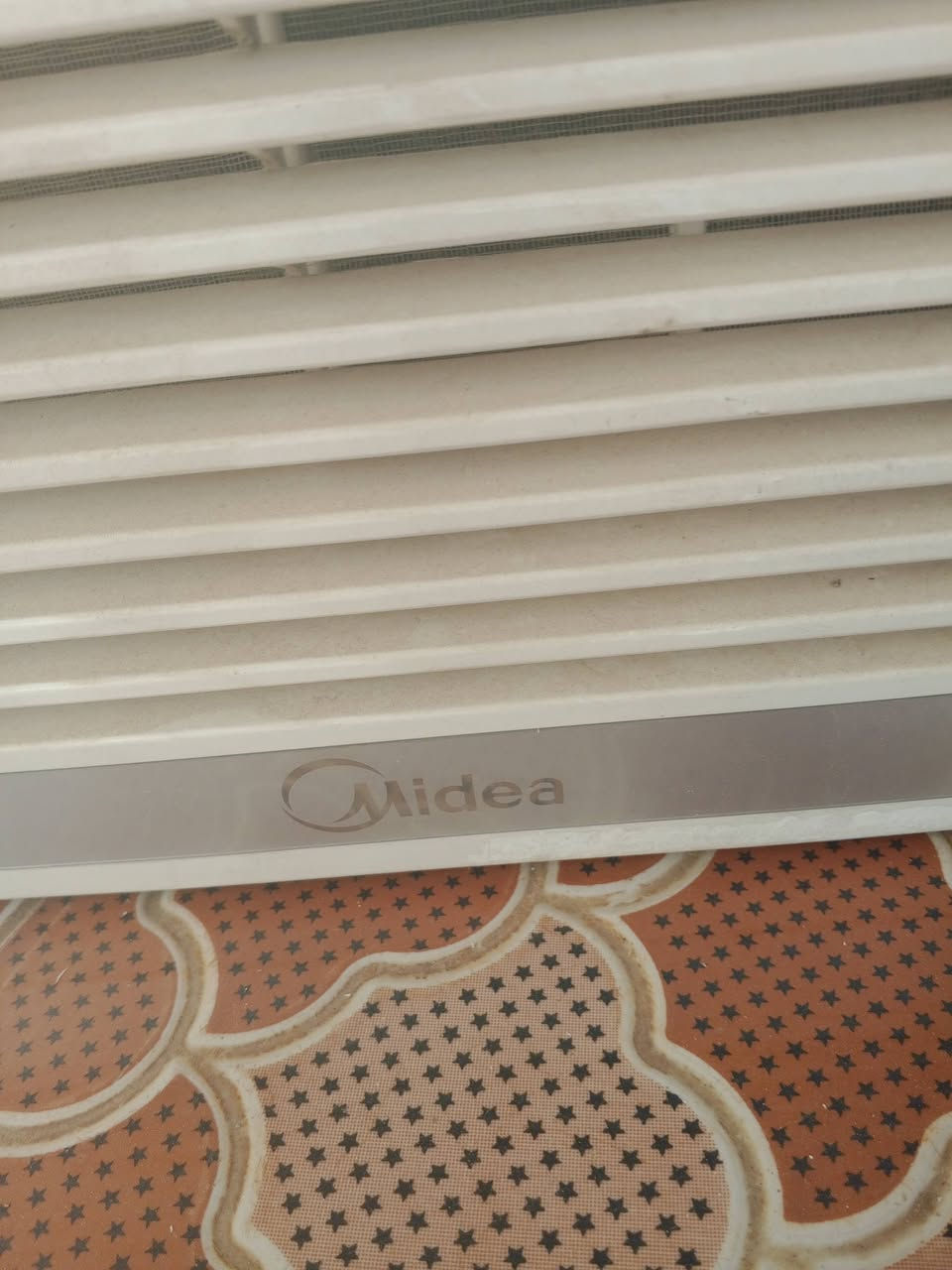 مكيف شغال نضيف للبيع مكان كوت ***********
