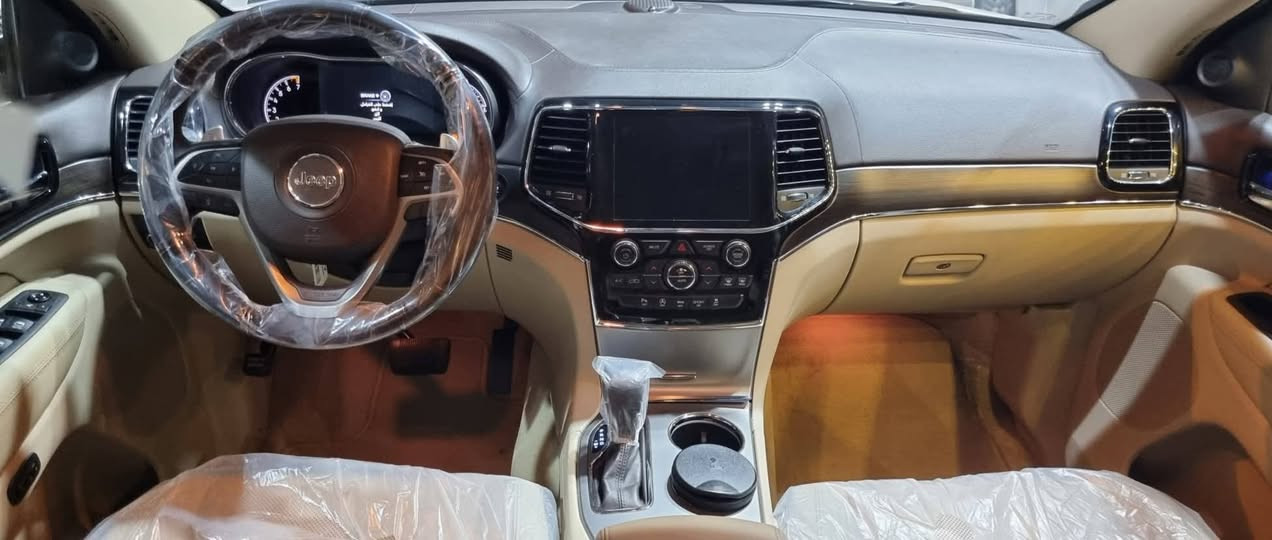 جيب كراند شيروكي اوفرلاند OVERLAND Jeep
الموديل 2019  خليجي وكالة هارلم مكفولة عدا شبر صغير كارت و الدعامية بي صبغ قليل اثر ضربة ستوتة وهي واكفة مأشر عليه بالصورة شرط بدون اي دواخل 

عداد المسافةالمقطوعه 58 الف ميل قابلة للزيادة 

المحرك V6.  3.600L 

دفع رباعي 4x4 

تحذير النقطة عمياء ⚠ 

شاشات خلفية 

ويل قياس 20 انج 

سقف بانوراما 

شاشه كبيرة 8.4 انج 

نظام الخرائط (GPS) و كاربلي 

نظام التعليق هوائي (جكات) 

ستيرن كهربائي 

المصابيح الأمامية زنون متحرك تصعد و تنزل 

كشافات الضباب زنون 

تشغيل عن بعد 

صندوق كهربائي 

كشنات جلد و تشبول مطرز 

مقاعد كهربائية و حفظ وضعيات الجلوس (ميموري) 

المقاعد الأمامية تبريد وتدفئة 

المقاعد الخلفية تدفئة 

مشغل اقراص CD/DVD 

سستم صوت 9 سماعات 

حساسات أمامية 

حساسات خلفية 

كاميرا خلفية 

تدفئة ستيرن 

بخاخ ماء على المصابيح الامامي 

المرايا الجانبية قابلة للطي 

مرايا متحسسه للضوء العالي 

مانع تصادم خلفي نظام بريك اوتماتيكي ( Auto Break System ) 

مقود السائق من الخشب 

محدد سرعة  Crose 

نظام التشغيل والاطفاء الاوتوماتيكي ( Auto Start System ) 

السيارة بأسمي  شرط التحويل و مسويله كوبون بانزين 

السعر المطلوب 325 ورقة و بيه مجال
العنوان كركوك 
رقم التلفون *********** متوفر واتساب
