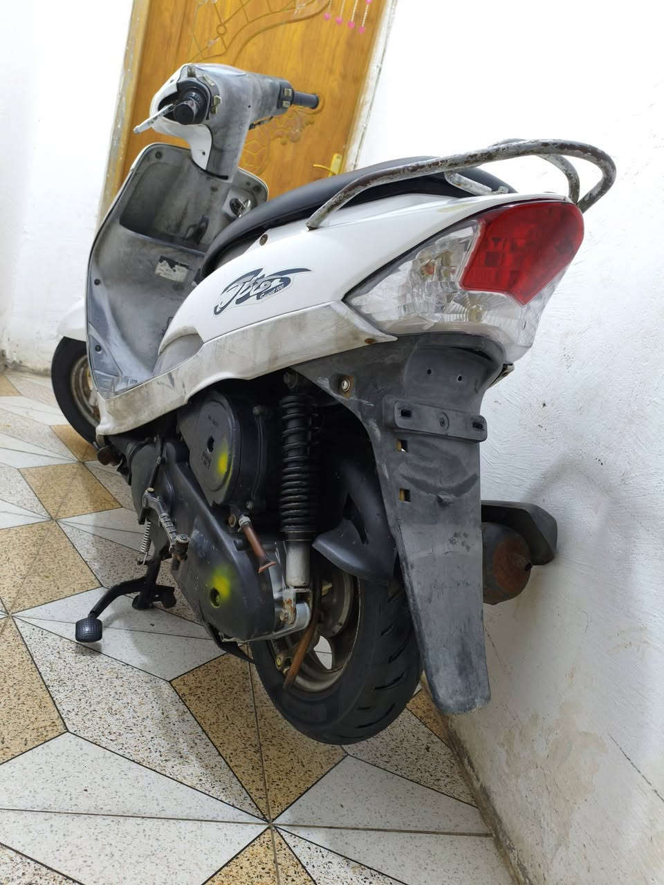 ماكس جديده كلهة شغاله سلف هندر اشاير سكنات ما مفتوحه مشي نهضه خير من الله بوشه 49  ابلاديه لايت عالي وناصي دبلات امامي وخلفي ابريكات اماميه وخلفيه جاهزه اخت الرمبه نعومه كلش حلوه كفرات اصليه حواضن ثلجيه اصليه ما بيها اي نقص مكان حيانية شارع السيد سعر 650 رقم ***********
