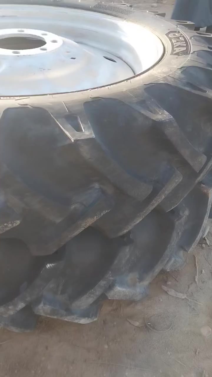 زوج تايرات خلفي  مكينة بلروس اوكراني جديد  رقم ***********
