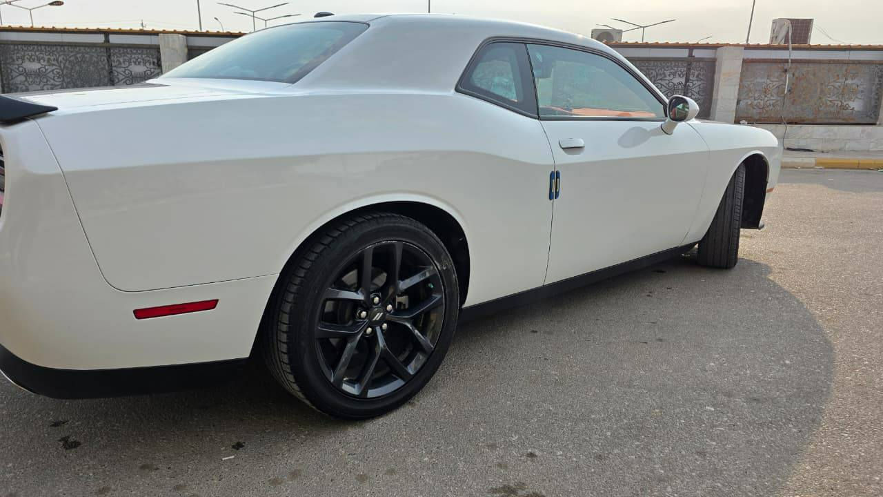 السلام عليكم
للبيع فقط 
جالنجر موديل ٢٠٢٣ فئة sxt عليها بنيد ودعامية gt 
السيارة ماشية ١٢ الف حادث السيارة جاملغ الايمن فقط تبديل بامريكا بالشركة دودج وبيها بارد قليل وصورة الحادث موجودة 
محرك ٦ سلندر 
الحادث بدون لغد او شاصي شرط شرط شرط السيارة جديدة بمعنى الكلمة بدون رقم مكان السيارة بغداد الدورة قرب كلية الفارابي والسيارة داخلة خاص اللي والسعر ١٨٥ وبيها مجال للصداك واللي يتصل مو يراسل خاص ويتعامل بالتعليقات للتواصل الرقم *********** او ***********
