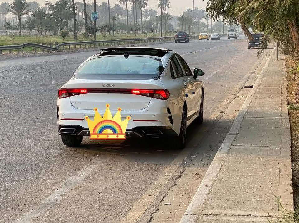 السلام عليكم للبيع k5 2023 خليجي بيها ملاحظات بسيطه 
 ماشيه 20000km مكان السياره بغداد الرصافه السعر 180
 ورقه وبيه مجال خابر وتدلل للاتصال 
***********
