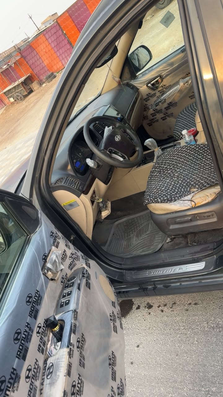 السعر 93
سنتافي 2011 أمريكي ديالى رصاصي مشروع وطني هزه جديدة 
مصبوغه عام 
 تحويل ثاني يوم  سيارة مال جناي 

مكينة 2400 دوش 

تبريد ثلج /    5 راكب  /    كشنات كهربائية / سويج 

صدر خلفي جديد وصدر امامي نص عمر / تحكّم ستيرن 

نظام Abs /  نظام ايكو / نظام مانع انحدار /  بانوراما 

شاشه تاب /  كامره خلفية 

مكاني بغداد مدينة الصدر / 

واتساب فقط: متوفر:***********
السعر 93
