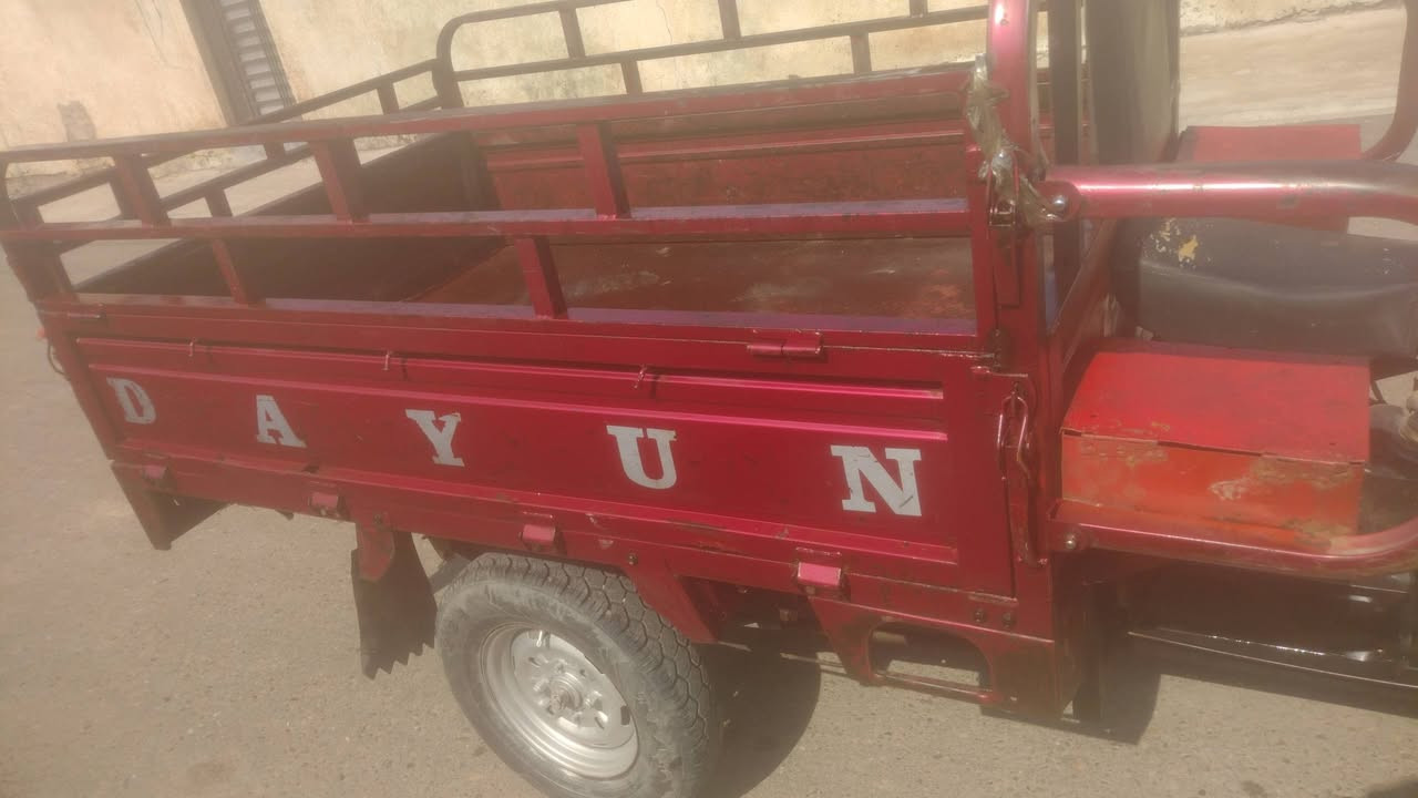 للبيع دايوان 19 ومكينة 23اوراق كاملة مكان بغداد حي انصر السعر 900شراي ينتصل  ***********
