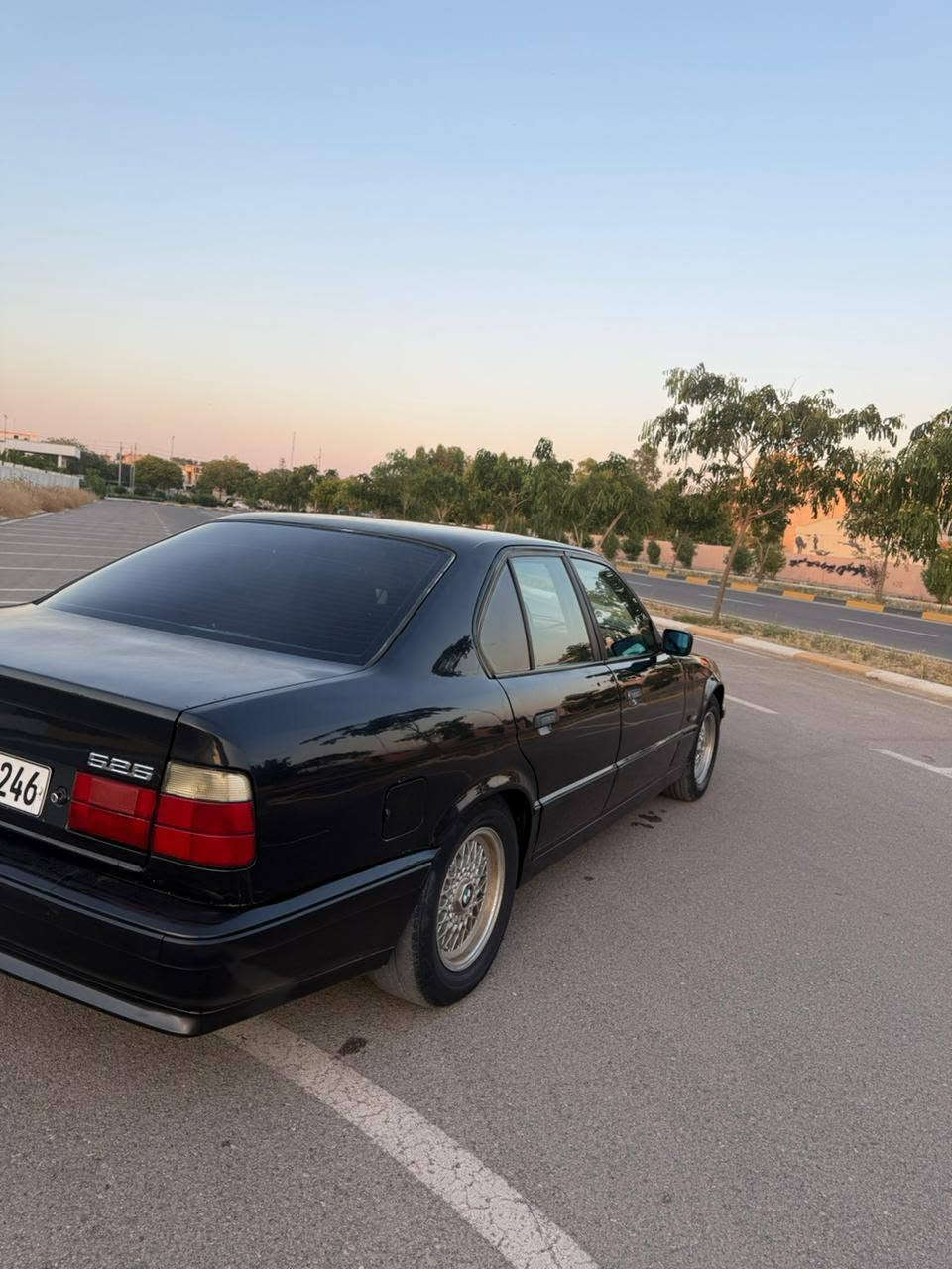 السلام عليكم بي ام موديل1994 حجم 525 محرك مسكر مكفول كير صدر مكفولات اكسل جديد  بالباكيت تخم تاير جديد تبريد ثلج سلايت طكتين بجم عريض مري منفصل سياره مصبوغه جمالية بدون اي حادث غرفة جلد بلادي رقم سليمانيه بسمي رقم وسنويه جديد تحويل وغرامه بشرط  السعر 65 وبي مجال مكان قضاء كلار ***********
