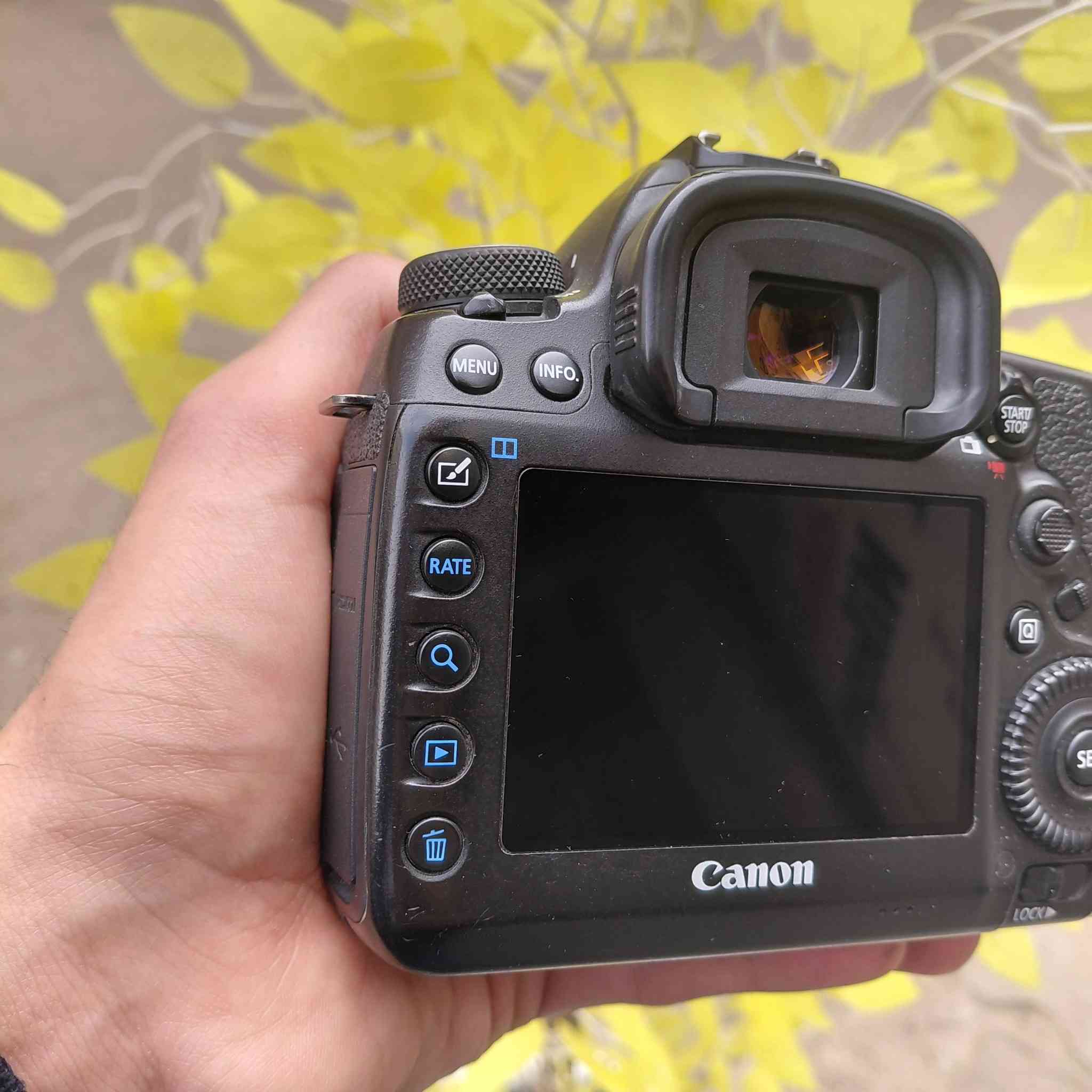 Canon 5D IV

حاله ممتازه جدا معها جميع مشتملتها الاصليه 
بالبوكس 🔥

للتواصل 011 16147021


**إذا كنت صاحب هذا الإعلان وتريد حذفه لأي سبب، رجاءا أرسل رسالة إلى الدعم الفني**