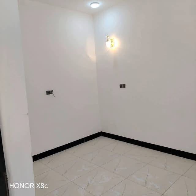 🏡دار للبيع بيع مستعجل 🏡
المساحة: 65 متر مربع
✅ #طابو_زراعي_سند_25_أقرار_محكمه
السعر: 27 مليون  (مع المجال)
الموقع: النجف شارع الصب عمود 335 #ألخط_ألاول

مواصفات البناء:
غرفة نوم وصاله ومطبخ واستقبال حمامات داخليه ومدخل 
بناء مرتب (أساس + سقف كونكريت + طابوك)
أرضية بورسلين أبو الـ 60

الخدمات:#بعد_عن_سوق_100م
ماء كهرباء مدارس سوق تبليط مولد

للاستفسار اتصال
***********او واتساب
