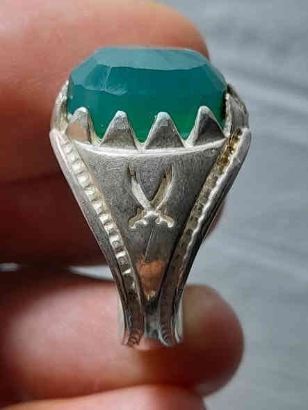 #ياالله
السلام عليكم ورحمة الله وبركاته 
نقدم لكم كل ماهو جديد ومميز 
متابعينا الكرام نقدم لكم خاتم فضه عيار 925 بحجر ( عقيق جاد مترش تراس اليزري قديم ) صياغة    وجميلة بسعر (35) الف والتوصيل (  5 )   اقوى عرض تحطيم الاسعار  للحجز والاستفسار مراسلة الصفحه او الاتصال على الرقم يوجد واتساب ‎0774 784 6745 يوجد توصيل الى كافة محافظات العراق 🇮🇶 🇮🇶
