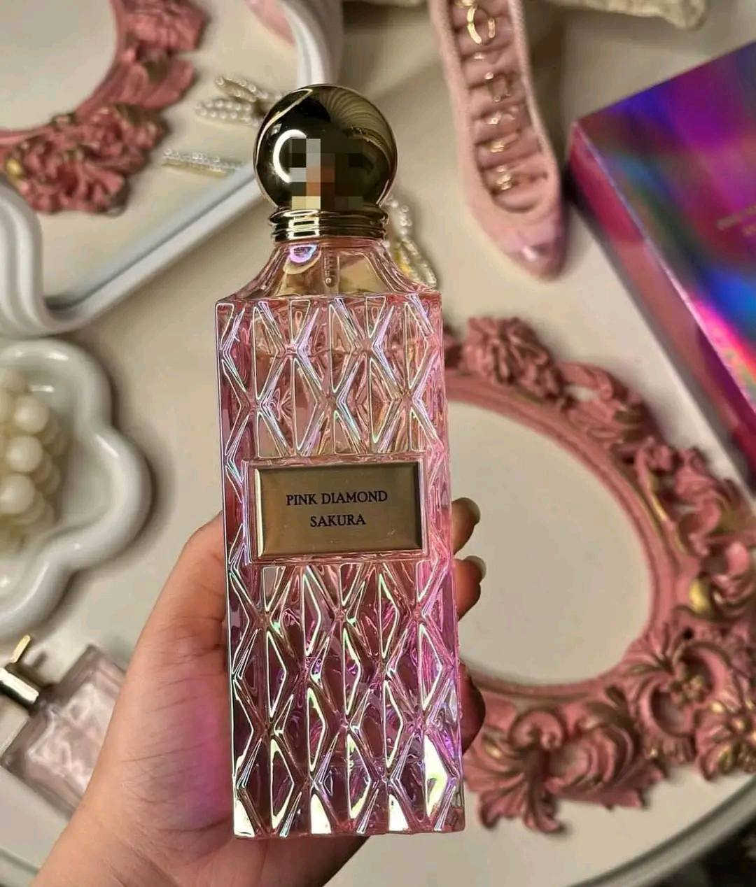 عطور رهيبه ثباتيه وفوحان 48ساعه🫶 
شكد ما احجي عنها قليل🫀
عباره عن حمضيات زهور نضافه 🥰

الكل راح يسالج شنو عطرج الي مخليته 😍

الاصلي 💯
الرجال والنساء


**إذا كنت صاحب هذا الإعلان وتريد حذفه لأي سبب، رجاءا أرسل رسالة إلى الدعم الفني**