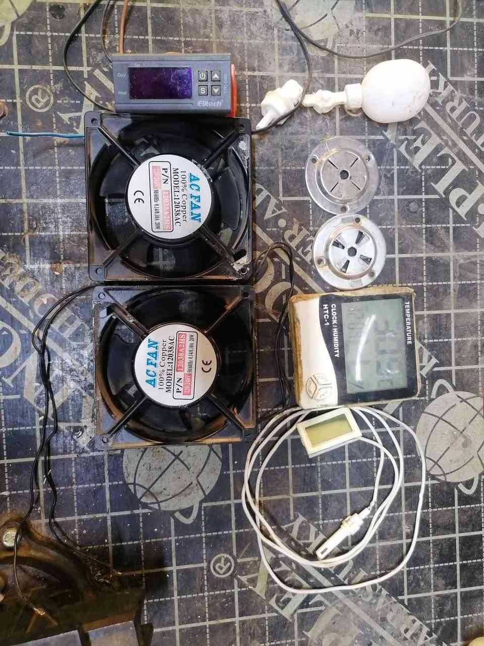 ثنين اقفاص ب١٥الف وغراض فقاسه  مكان بغداد الشعب  ***********
