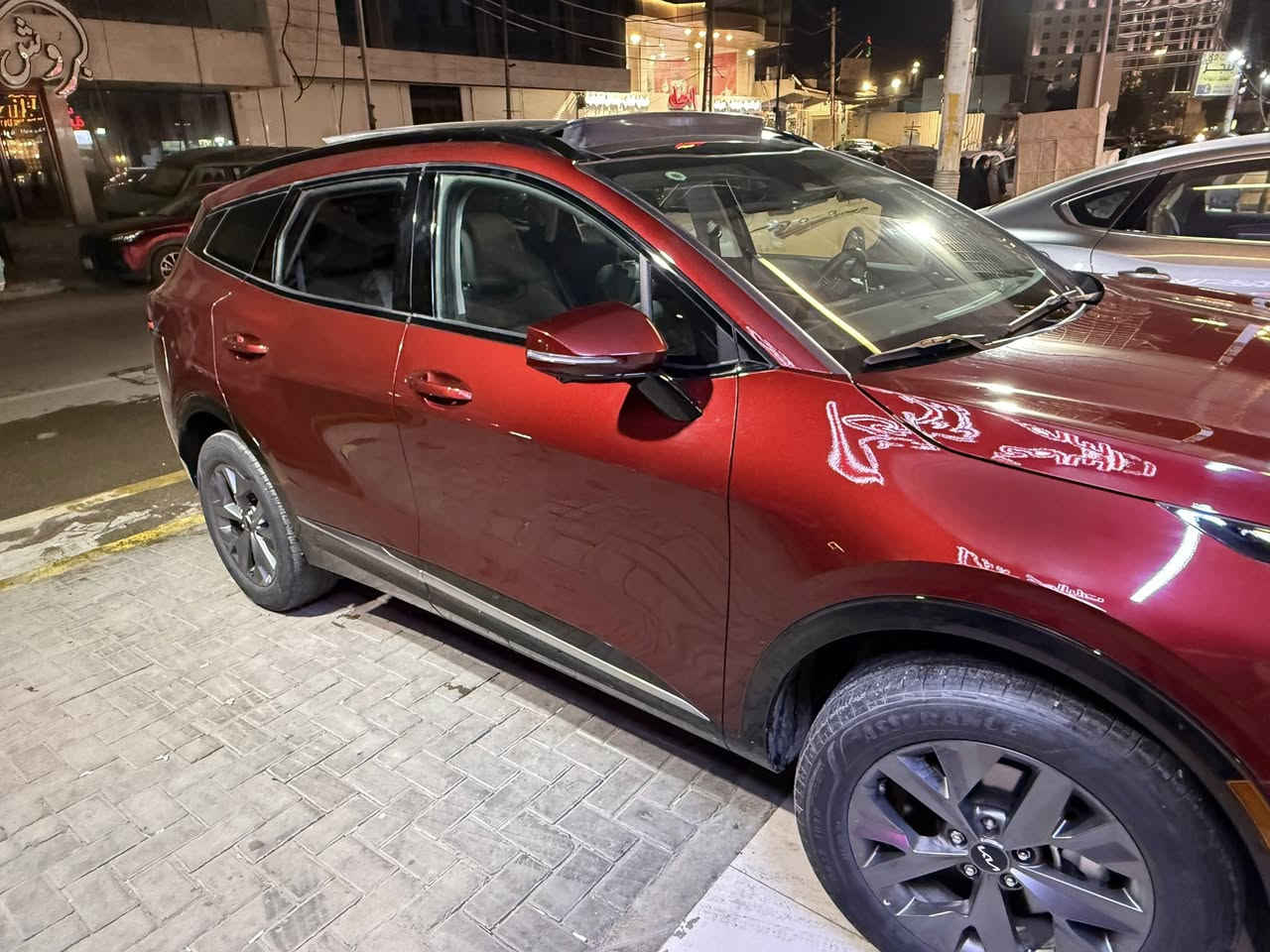 السلام عليكم
Kia sportage 2025 sx Prestige Hybrid
مكينة ١٦٠٠ هايبرد 
ماشية ٨،٠٠٠ ميل 
بانوراما
كشن امامي ثنينهن كهرباء + تدفئة + تبريد 
تحكم رمونت 
رادار امامي خلفي جانبي 
حساس امامي خلفي 
اوتو بارك 
اوتو هولد 
قيادة ذاتية + تحديد مسار 
شاشة كبيرة
كير ماوس
وبعد بيهة هواي موصفات اعلى من x line 
تبديل قبغ جنطة فقط اصلي و شوية بارد بلبنيد ورابط الحادث مرفق بدون دواخل بدون ايرباك  
https://bid.cars/en/lot/1-70780935/2025-KIA-Sportage-KNDPXCDGXS7190757
رقم بغداد و مكانهة بغداد 
سعر ٢٥٠$ 
***********
