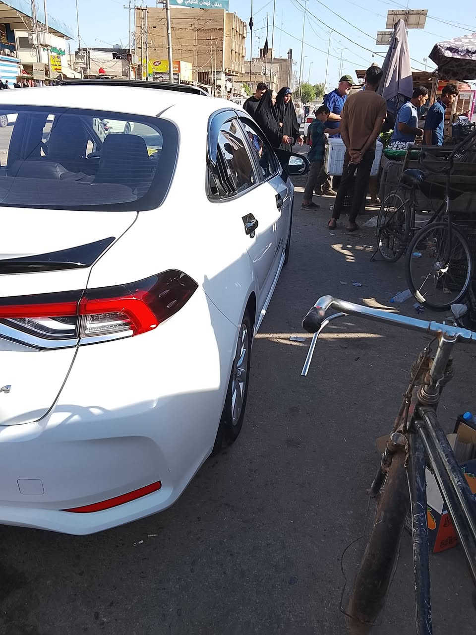 سلام عليكم عيوني سياره جديد موديل 25 فوال موصفات للخير كير مكينه تبريد بل كرتوان مال شركه سياره زيروه مامشيه شي قليل 500بعده وكاله من كلشي سياره صار بيه حادث جملغ وبنيد فقط الباقي كفاله عامه مكان بابل سياحي شراي يتصل وإني خادم للجميع السعر 140وبيه مجال قليل للشراي ***********
