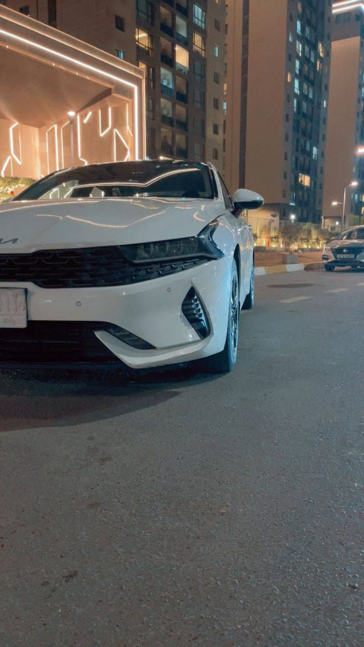 السياره خليجيه ماشيه 67الف السياره فول اباسمي تحويل ثاني يوم والسونار مرفق ويه الصور سعرها 200(شدتين) مكاني الدوره
***********
