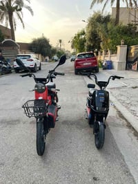 درجات شحن عدد (2) للبيع نظيفات البطاريات جديده  سعر الحمره ب250الف وبي...