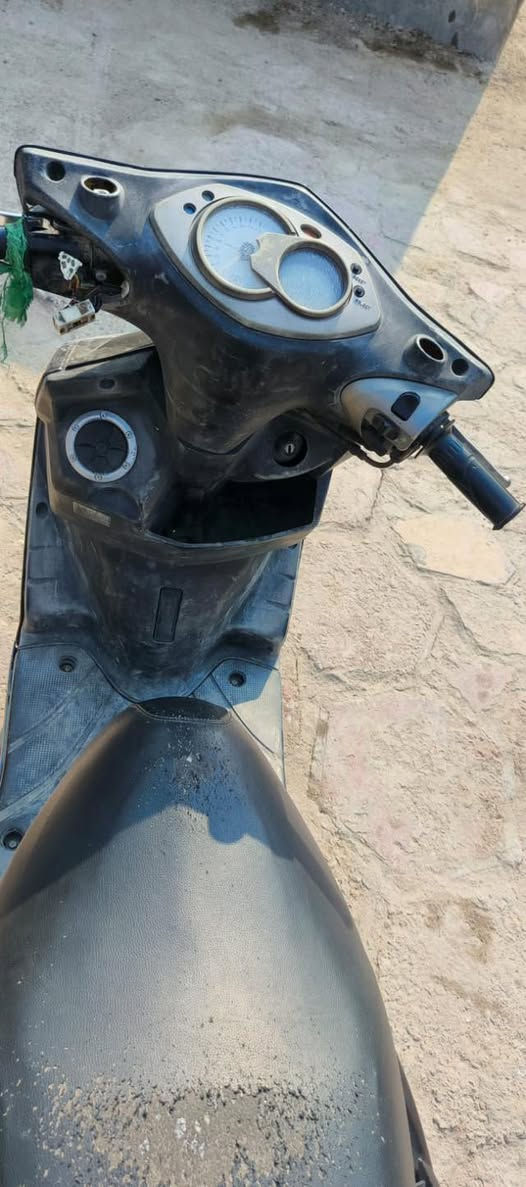 السلام عليكم 
سكنس فحل نوزل للبيع الدراجة مامفتوحة 
الدراجة مابيه اي نقص فقط يرادله مجمع اشاير( فقط) كلاجات رياضي امامي وخلفي 
الدراجة بيها خيط تبخير مكاني أبو الخصيب 
***********
***********
