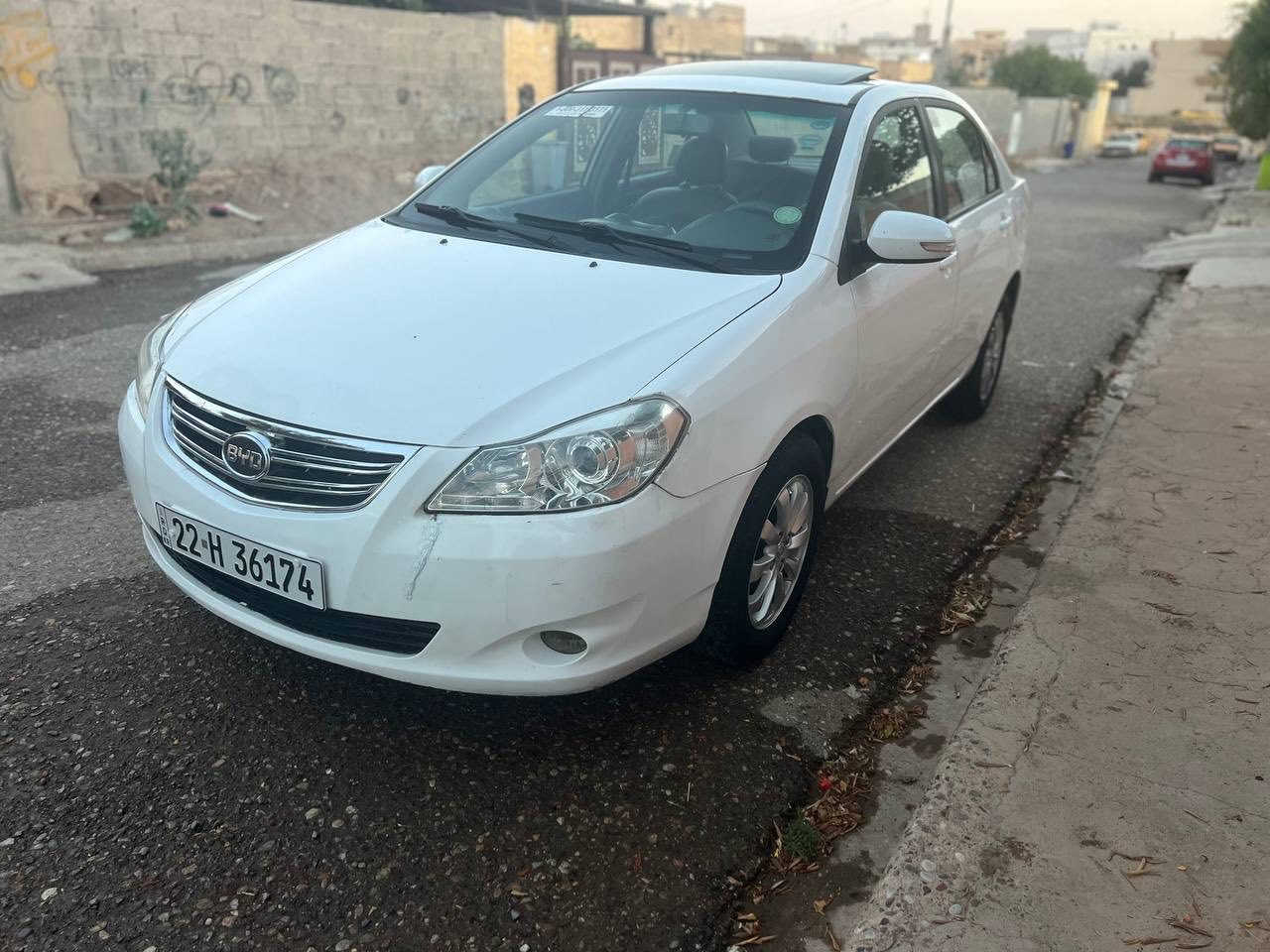 سلام عليكم byd
G3
موديل 2014 سياره اسمي 
سياره بيها 3 مكانات بارد 
كير محرك مامفتوح لا صرف لا بخار 
محرك 18 كير اوتوماتيك بطاقه بانزين بيها 
تبريد ثلج صدر كهربائيات كلها شرط جديد 
شاشه كامره بصمه سلايت رقم اربيل سنويه مامنتهي 
مكاني كركوك رقمي ***********
سعرها 73 بي مجال
