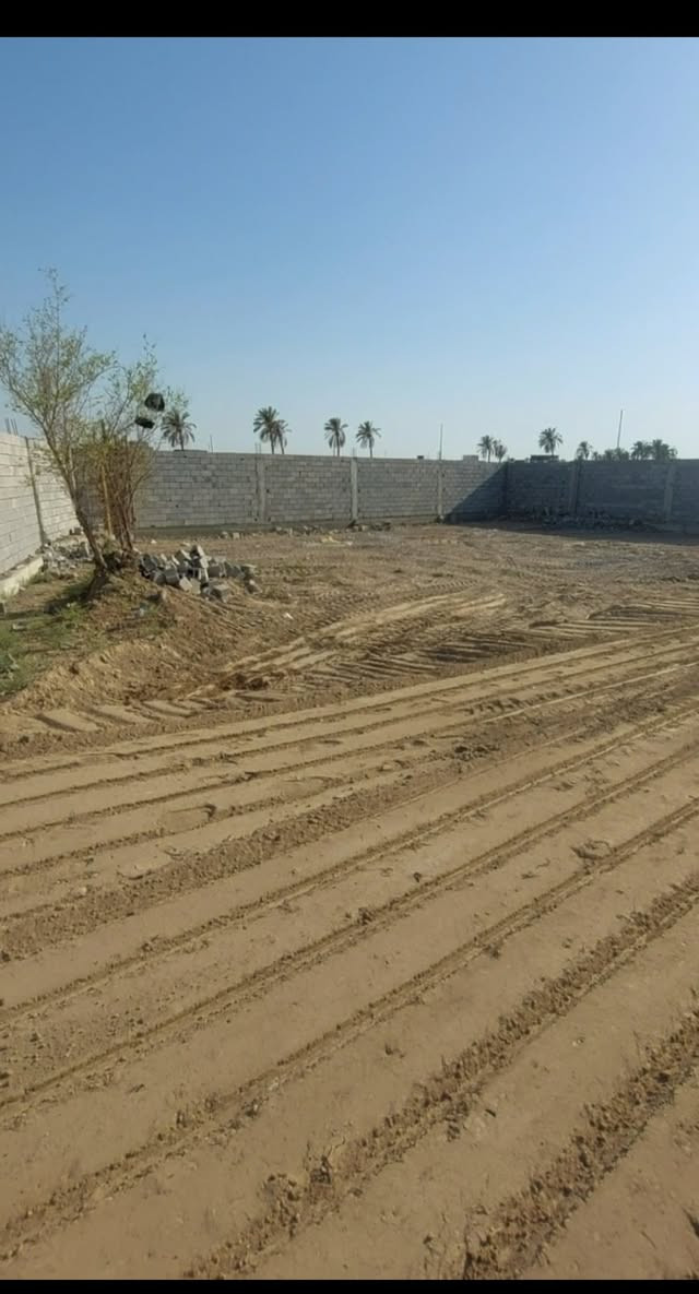 قطعه للبيع مساحه 560 متر في باب الهوى طابو صرف زراعي باسم عراقي مسيجه سياج كونكريت واجهته 30 متر مقلوعه ومحدوله طبقتين شغل درجه اولى تعال وابني  
بضهر الارض نهر متصل بشط الكباسي مدخله شارع شارع 18 متر تصلح 3 قطع او استراحه تتوفر كافه الخدمات ماء كهرباء مدارس مشي سعر القطعه 57 مليون وبيه مجال 
الاستفسار الاتصال 
***********
