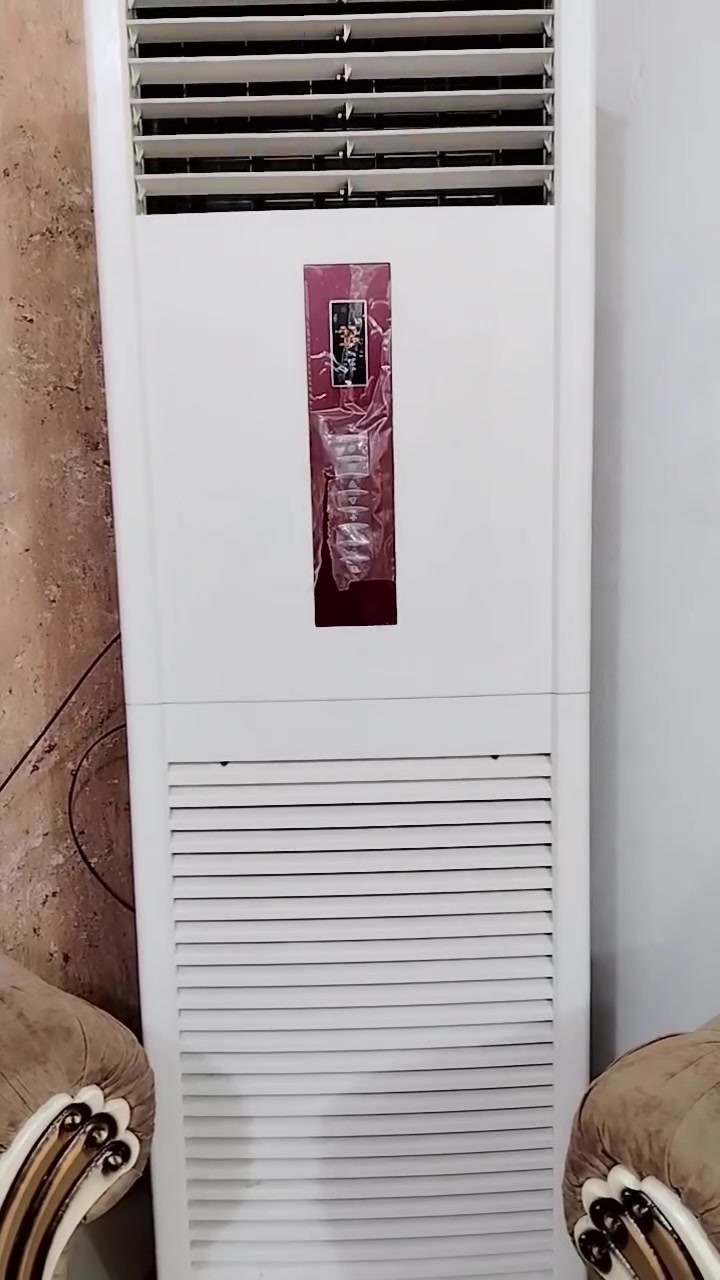 السلام عليكم بعد اذن الادمن اامحترم عندي سبلت كنتوري ماركة جيكو 3طن للبيع هواه حار ميبرد ذاك الموسم بدلتة ماطور برد فترة ورجع نفس الشي ماادري كهرباء او غاز منقص اوماطور ابيعة على وضعة عارضة ب600ألف قابل للتفاوض *********** مكان داموك الطشاش
