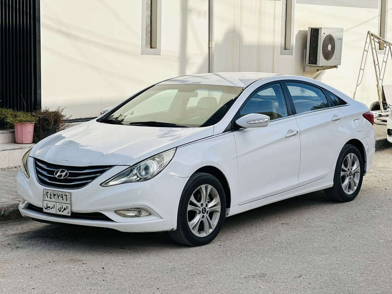 لليدور جديد سوناتا 2012 خليجي
رقم اربيل وكاله أو تحويل ماكو مشكله
السياره جديده كللش مال جناي ماشيه 155km 
محرك 2400 المرغوب
السياره كفااااله عاااامه كير محرك تبريد كفاله مابيهه نقص
-تحكم ستيرن جهتين
-تبريد امامي خلفي
-حساس خلفي
-اشاير بلمري
-للأستفسار (***********)
