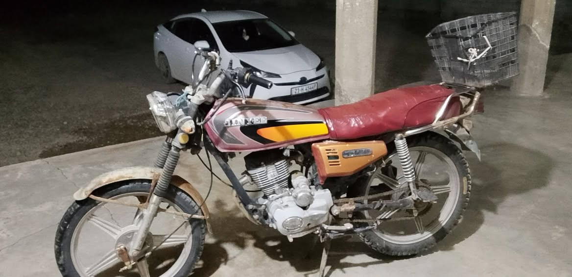 السلام عليكم موطور خمسه كير جني ابو الكله محرك صافي تاير وآه جديد الجدام نضيف عايزو ترتيبات السعر 175 او بيه مجال للاستفسار الاتصال على الرقم *********** المكان ناحية الزاب
