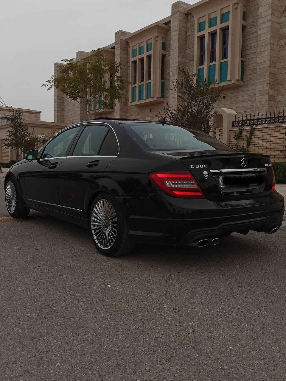 Mercedes C300 2012  سلام عليكم مارسدس للبيع أو مراوس

وارد امريكي ضررها بسيط كلش 
صبغ 3 قطع فقط بدون دواخل 
المواصفات فول 1/1 : 
- محرك 3000 عقل الفوك المرغوب
- فتحة سقف SunRoof 
- شاشة وسائط و شاشة معلومات
- كاميرا خلفية
- 
 ستيرن تبترونك
- كشنات جلد تحكم كهرباء
- كشنات خزن Memory
- كشنات تدفئة 
- تبريد قطعتين منفصل
- اشارة بالمري 
- ستيرن تحكم كهرباء

- ماوس تحكم شاشة
- سستم صوت هارمن HarmanKardon
- ثلاث وضعيات قيادة Sport
رقم دولي بغداد مميز بسمي هزه جديده سنويه 28 
 
 التبريد ثلج
السعر 138 ورقه بيها مجال 
عنواني كربلاء ***********
