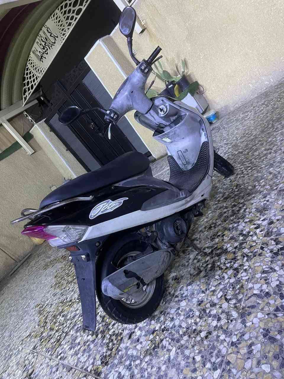 ماكس 120 دراجه نضيفه
يرادله تاير امامي تعبان 450 وبيه مجال 
بغداد الامين الثانيه ***********
***********
