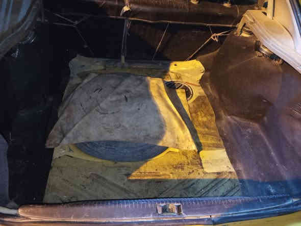 السلام عليكم شيري كوين 2011 كامله على وضع الشركه مال بيت ممشتغل بيه تاخذها تندعيلي السنويه باسمي صلاحيته 2028
مصفرة هيئه وغرامات كهربائيات شغاله تبريد شغال ثلج تخم تاير صدر امامي خلفي جديد السيارة احسن من الصور مكاني بغداد الحبيبيه السعر 28 ورقة ***********
